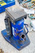 Hydraulic toe jack