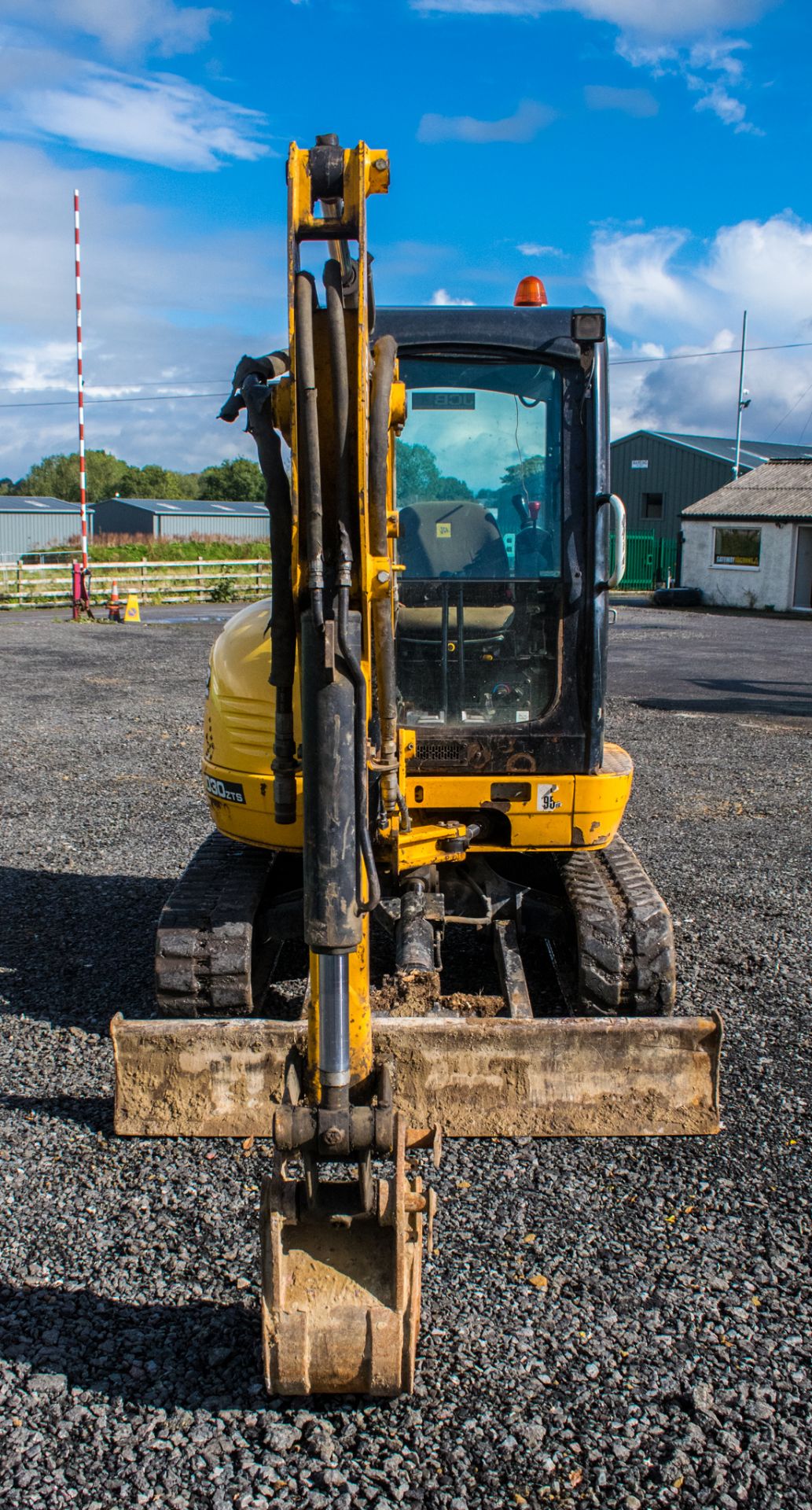 JCB 8030 ZTS 3 tonne zero tail swing rubber tracked excavator Year: 2013 S/N: 2021812 Recorded - Image 5 of 18