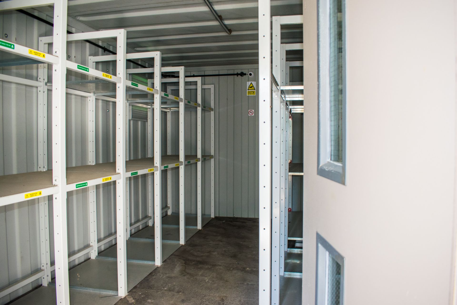 21ft x 9ft steel tool storage site unit Comprising of: Lobby and tool store room  c/w: Electronic - Image 7 of 9