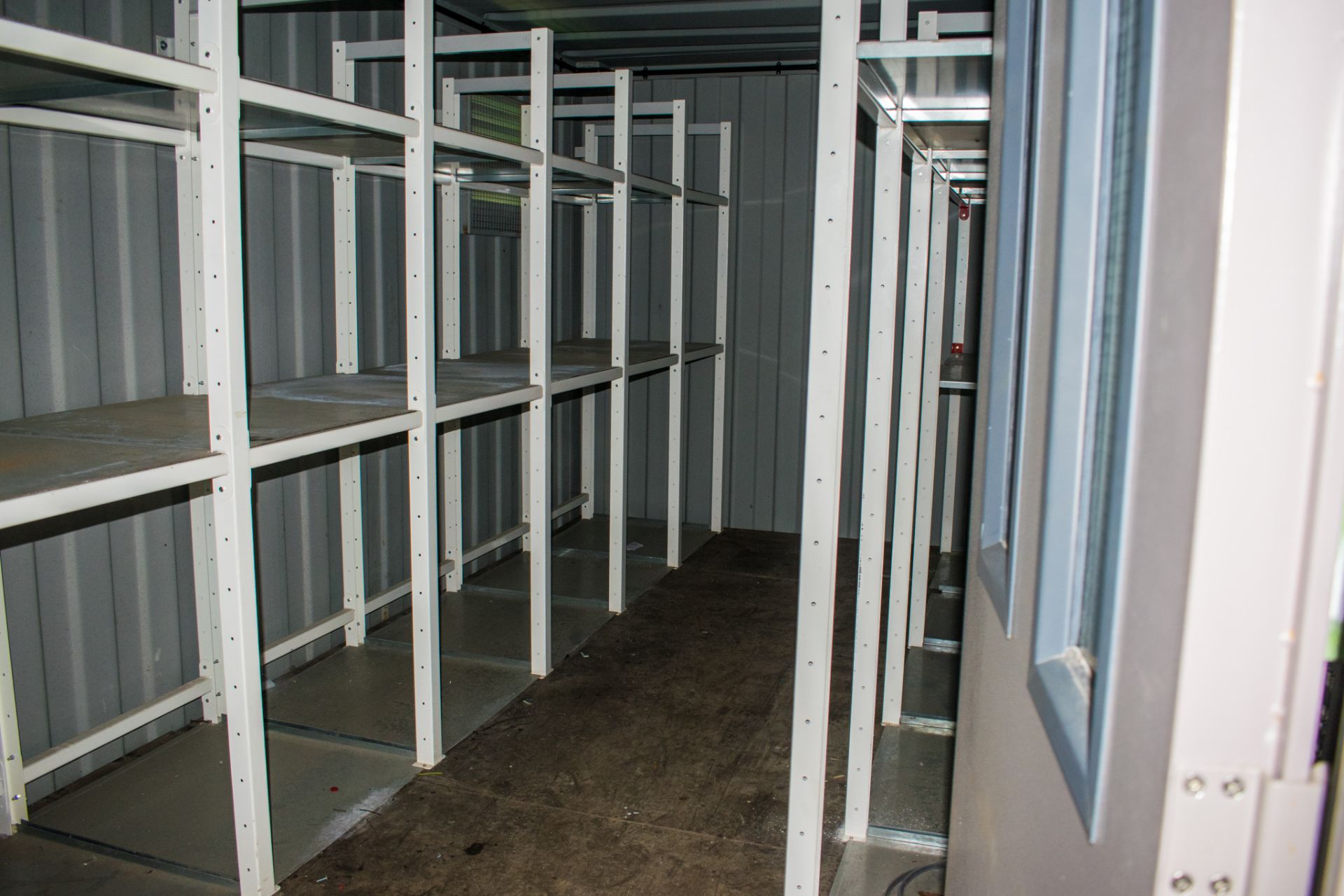 21ft x 9ft steel tool storage site unit Comprising of: Lobby and tool store room  c/w: Electronic - Image 7 of 10