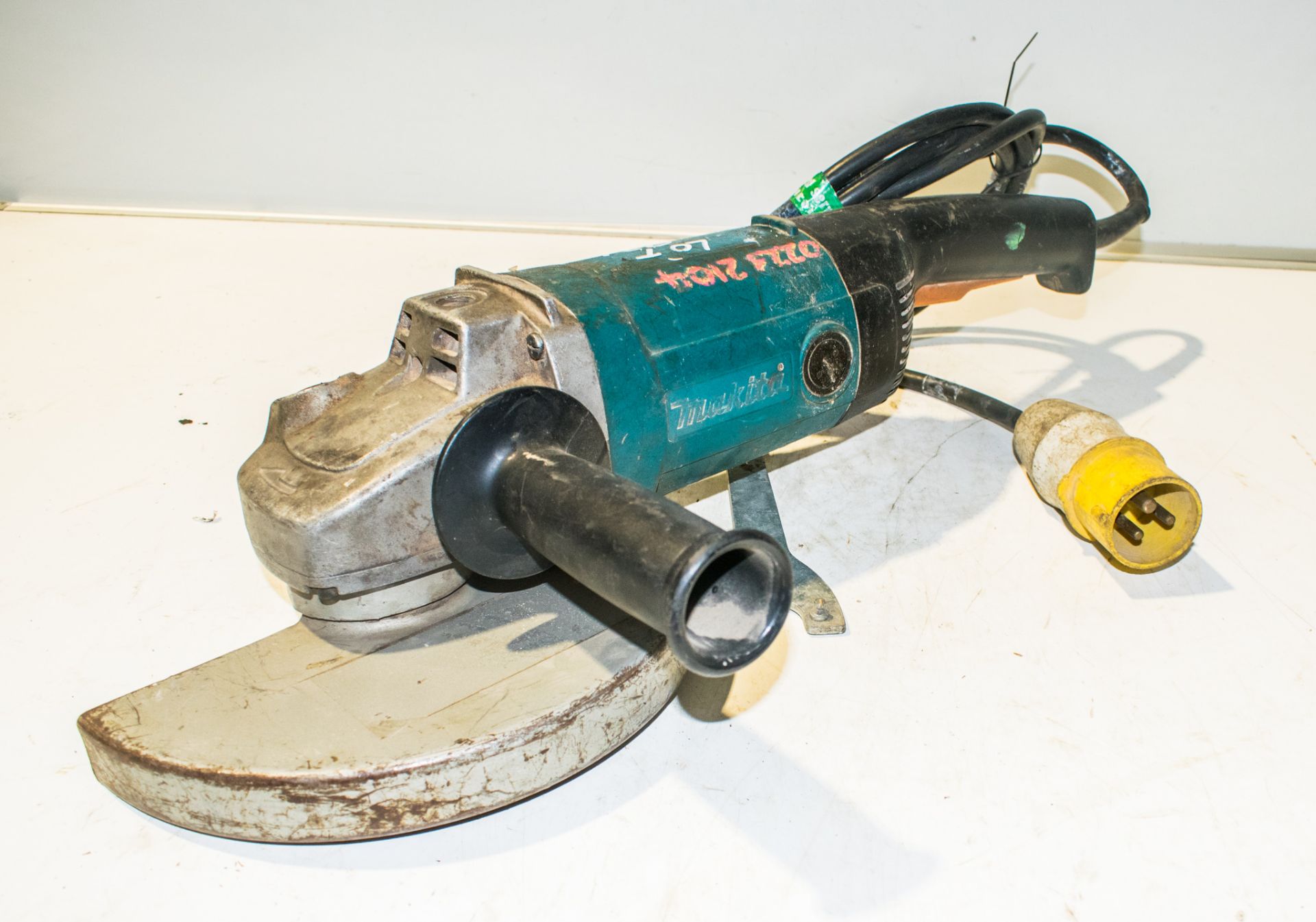 Makita 110v 230mm angle grinder