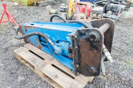 Hydraulic breaker to suit 13 tonne excavator ** No VAT on hammer price but VAT will be charged on