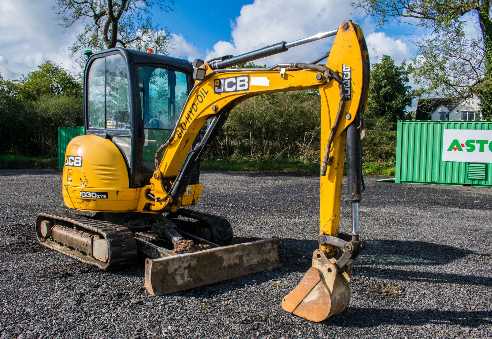 JCB 8030 ZTS 3 tonne zero tail swing rubber tracked excavator Year: 2013 S/N: 2021812 Recorded - Image 3 of 18