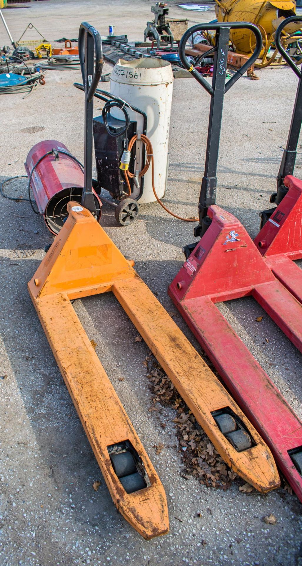 Hand hydraulic pallet truck