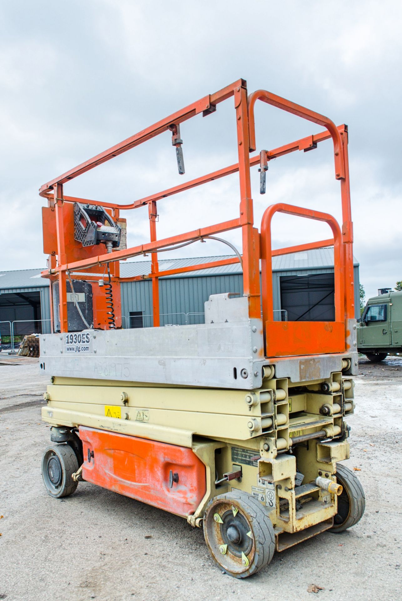 JLG 1930ES battery electric scissor lift access platform Year: 2012 S/N: 4493 Recorded Hours: 309 - Image 2 of 11