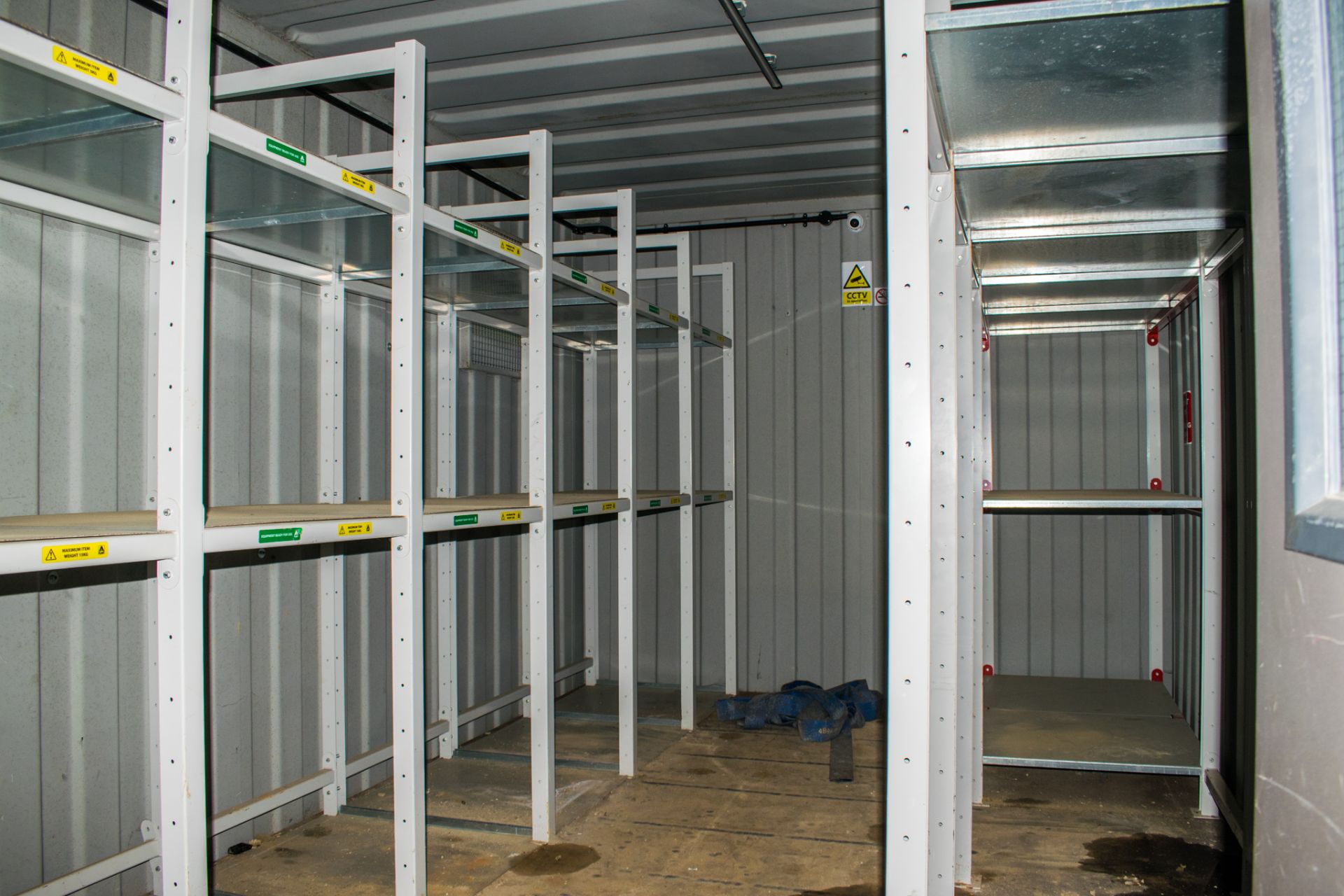 21ft x 9ft steel tool storage site unit Comprising of: Lobby and tool store room  c/w: Electronic - Image 7 of 9