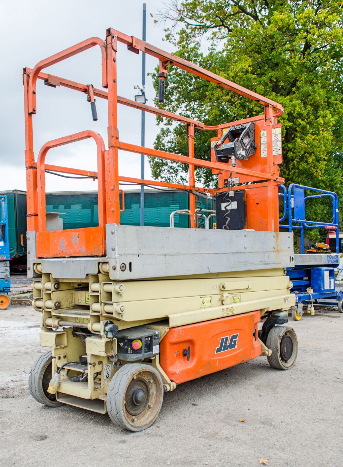 JLG 1930ES battery electric scissor lift access platform Year: 2012 S/N: 4495 Recorded Hours: 213