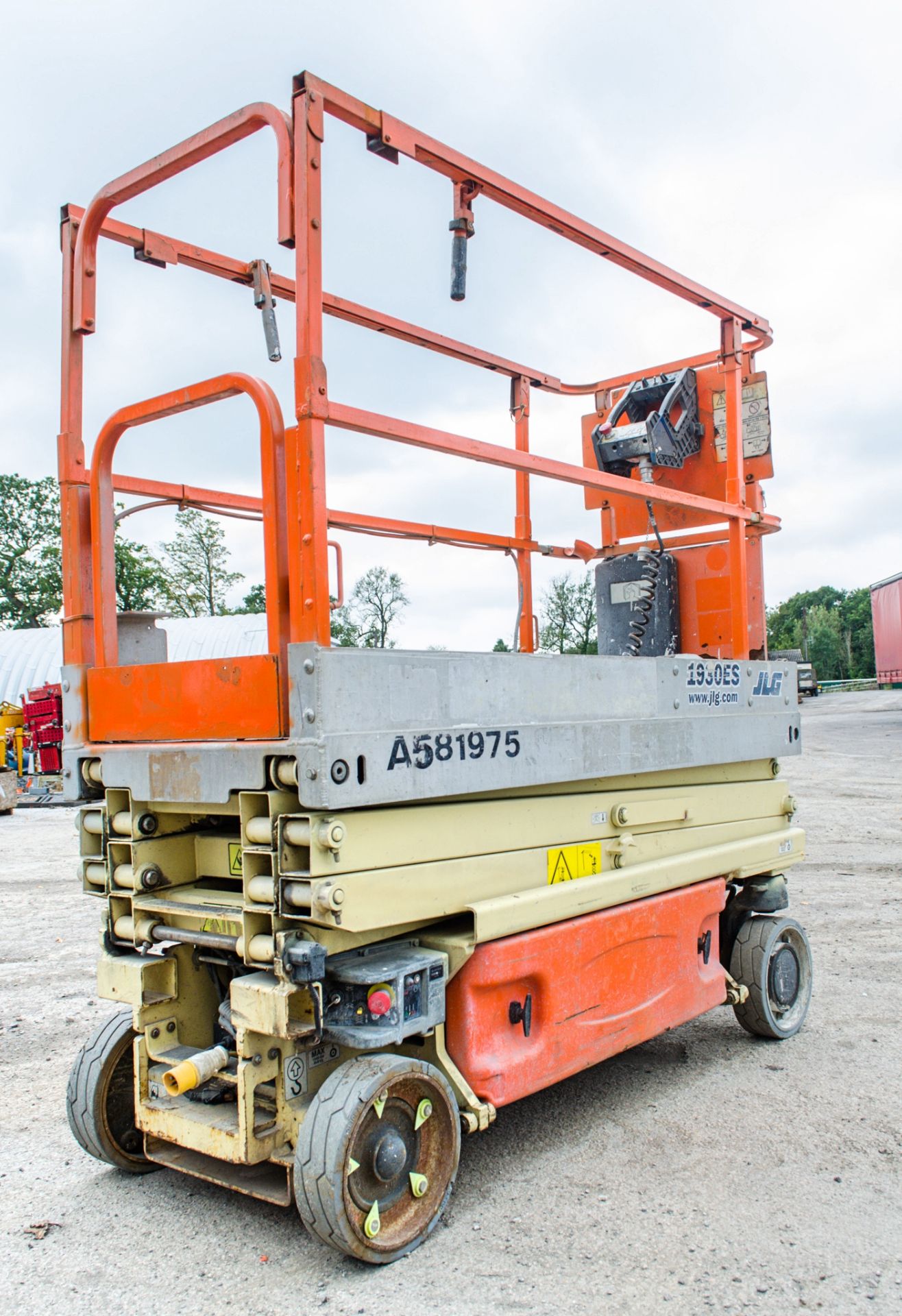 JLG 1930ES battery electric scissor lift access platform Year: 2012 S/N: 4493 Recorded Hours: 309