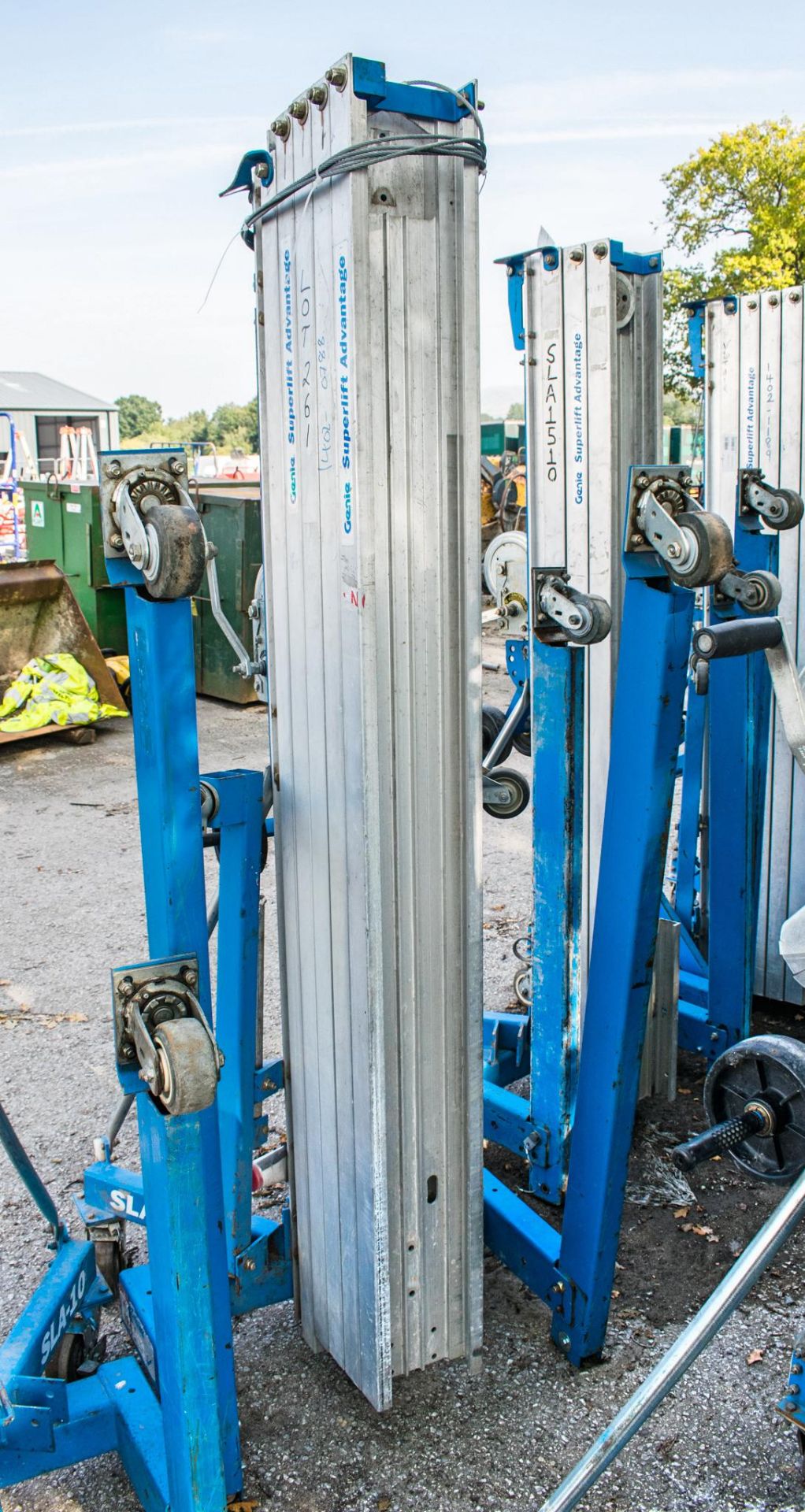 Genie SLA-25 manual hoist