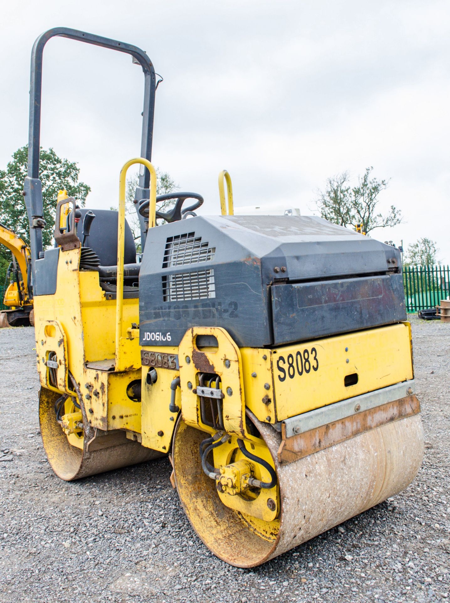 Bomag BW80 double drum ride on roller Year: 2006 S/N:101460426618 Recorded Hours: 1579 S8083 - Image 2 of 13