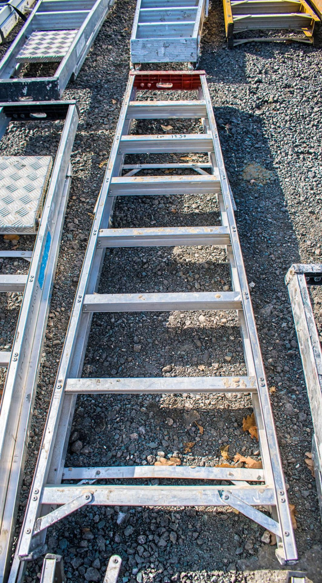 8 tread aluminium step ladder