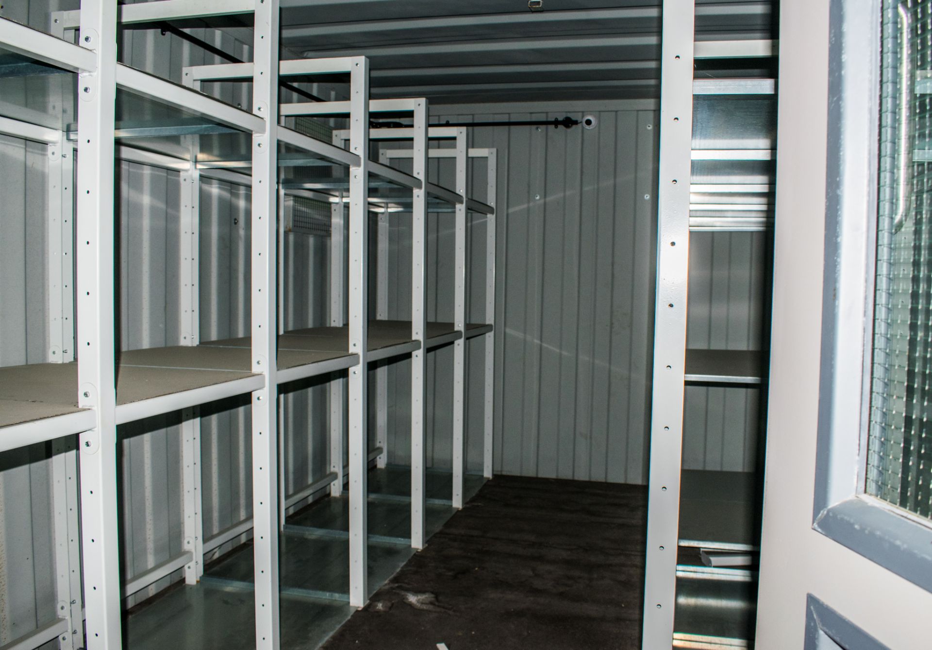 21ft x 9ft steel tool storage site unit Comprising of: Lobby and tool store room  c/w: Electronic - Image 7 of 8