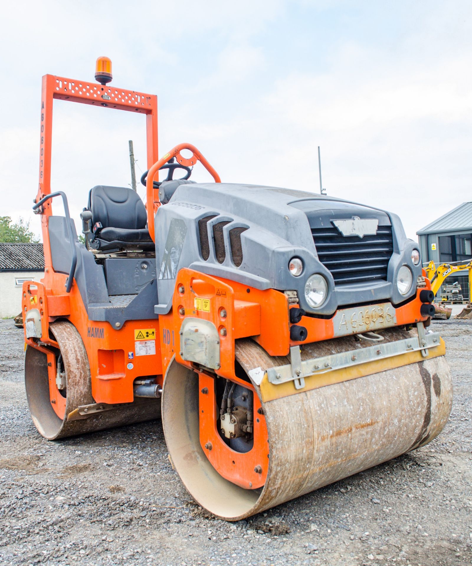 Hamm HD12 double drum ride on roller Year: 2013 S/N: H2002861 Recorded Hours: 701 A606036 - Image 2 of 14