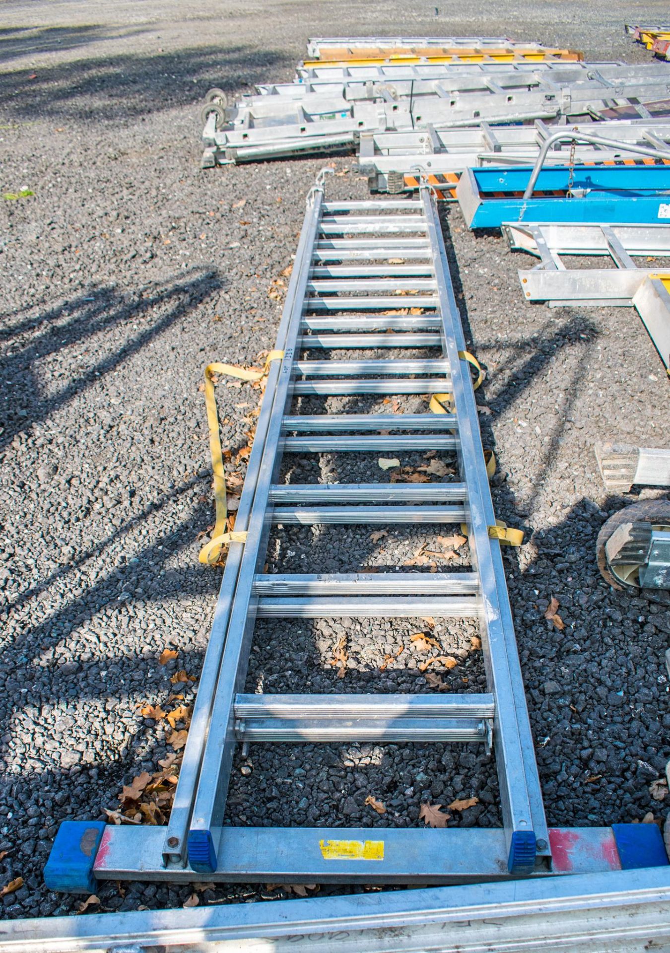 2 stage extending aluminium ladder