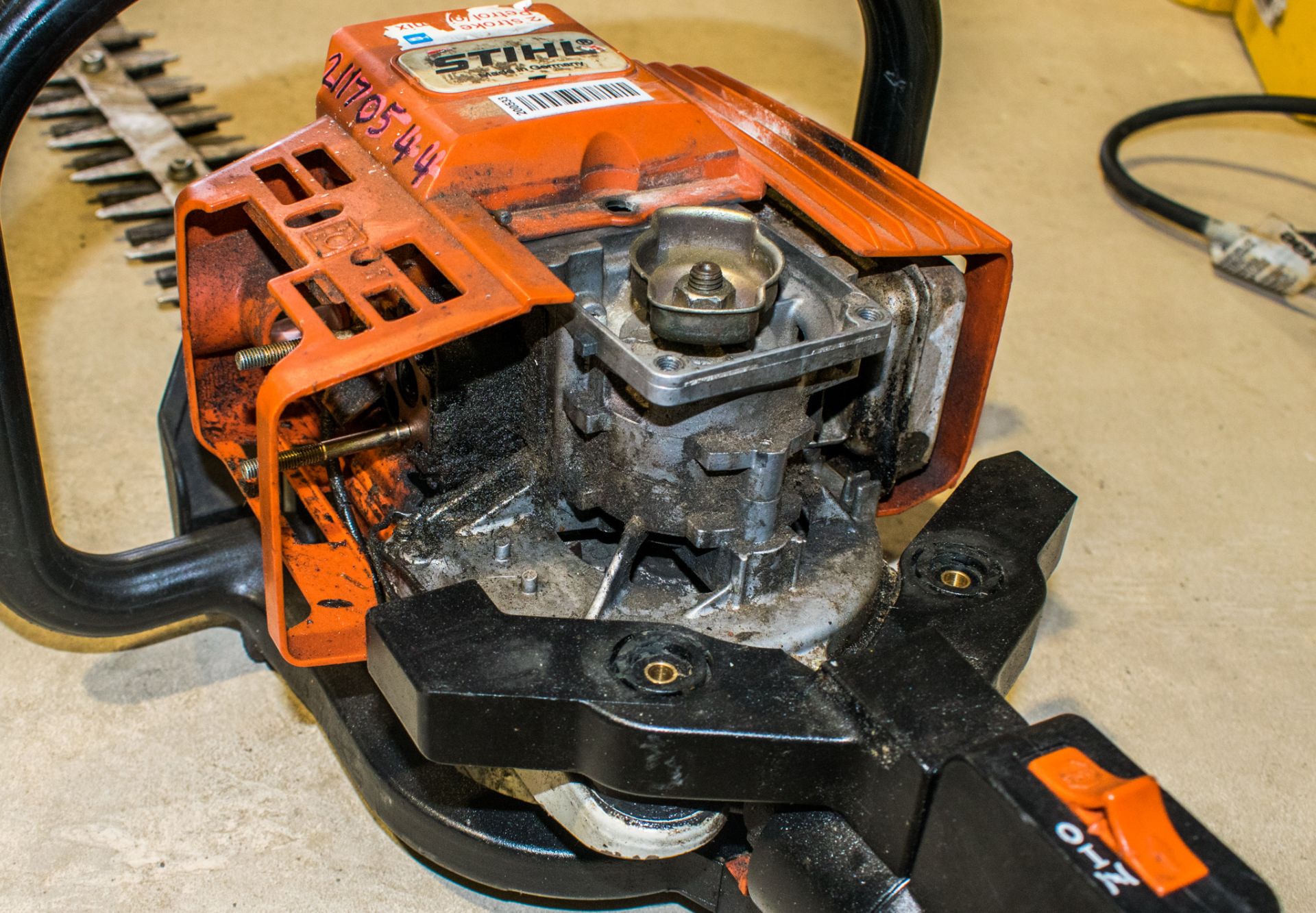 Stihl petrol driven hedgetrimmer ** Parts missing ** CO - Image 2 of 2