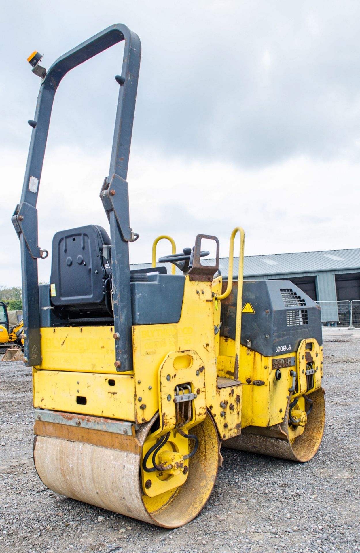 Bomag BW80 double drum ride on roller Year: 2006 S/N:101460426618 Recorded Hours: 1579 S8083 - Image 3 of 13