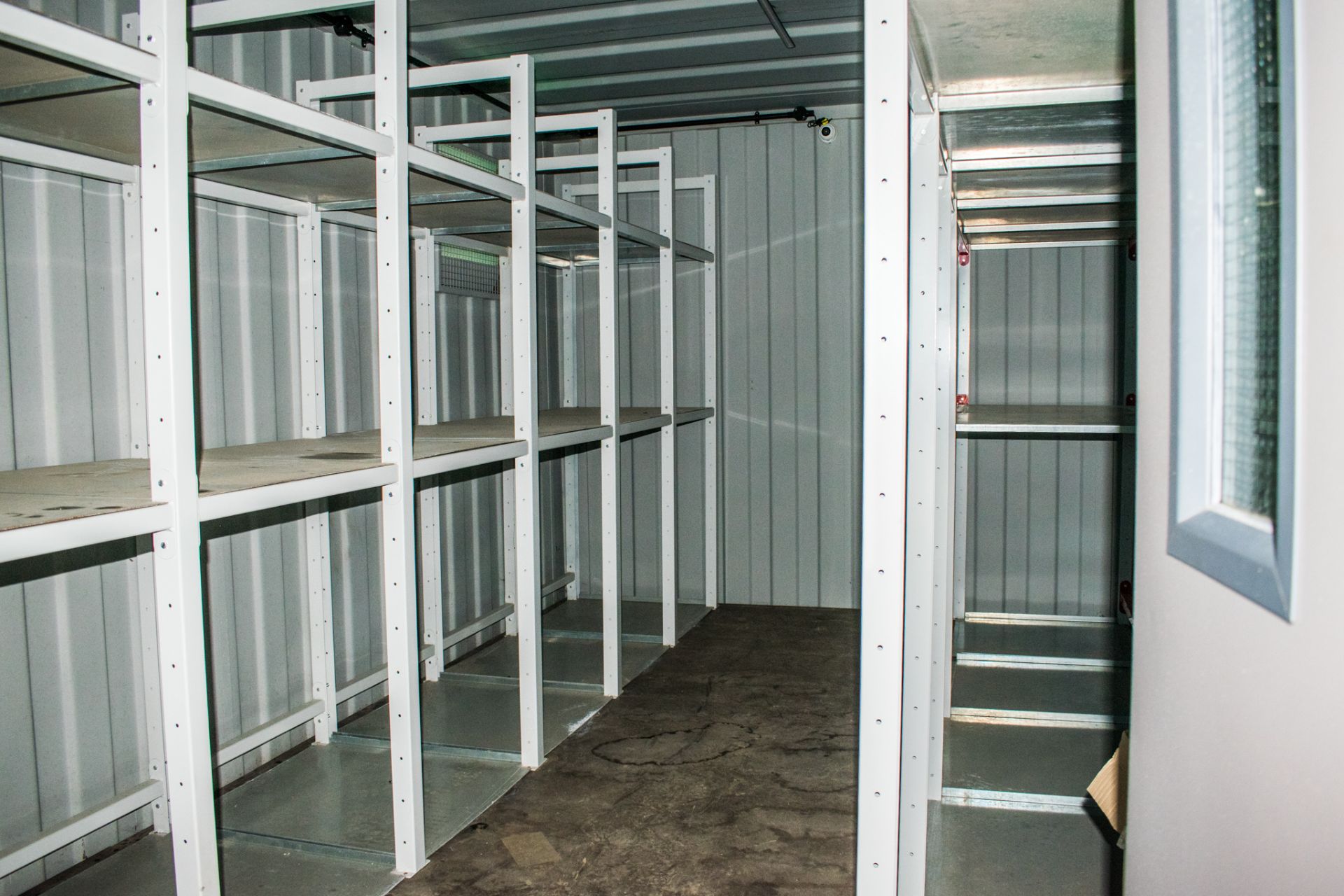 21ft x 9ft steel tool storage site unit Comprising of: Lobby and tool store room  c/w: Electronic - Image 7 of 10