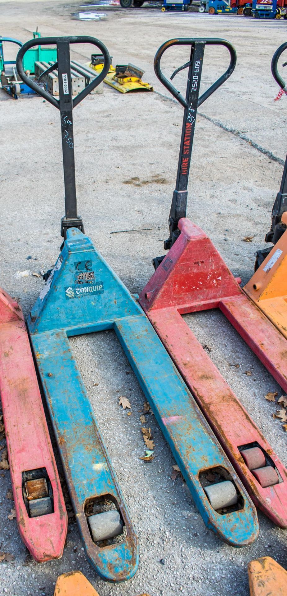 Hand hydraulic pallet truck