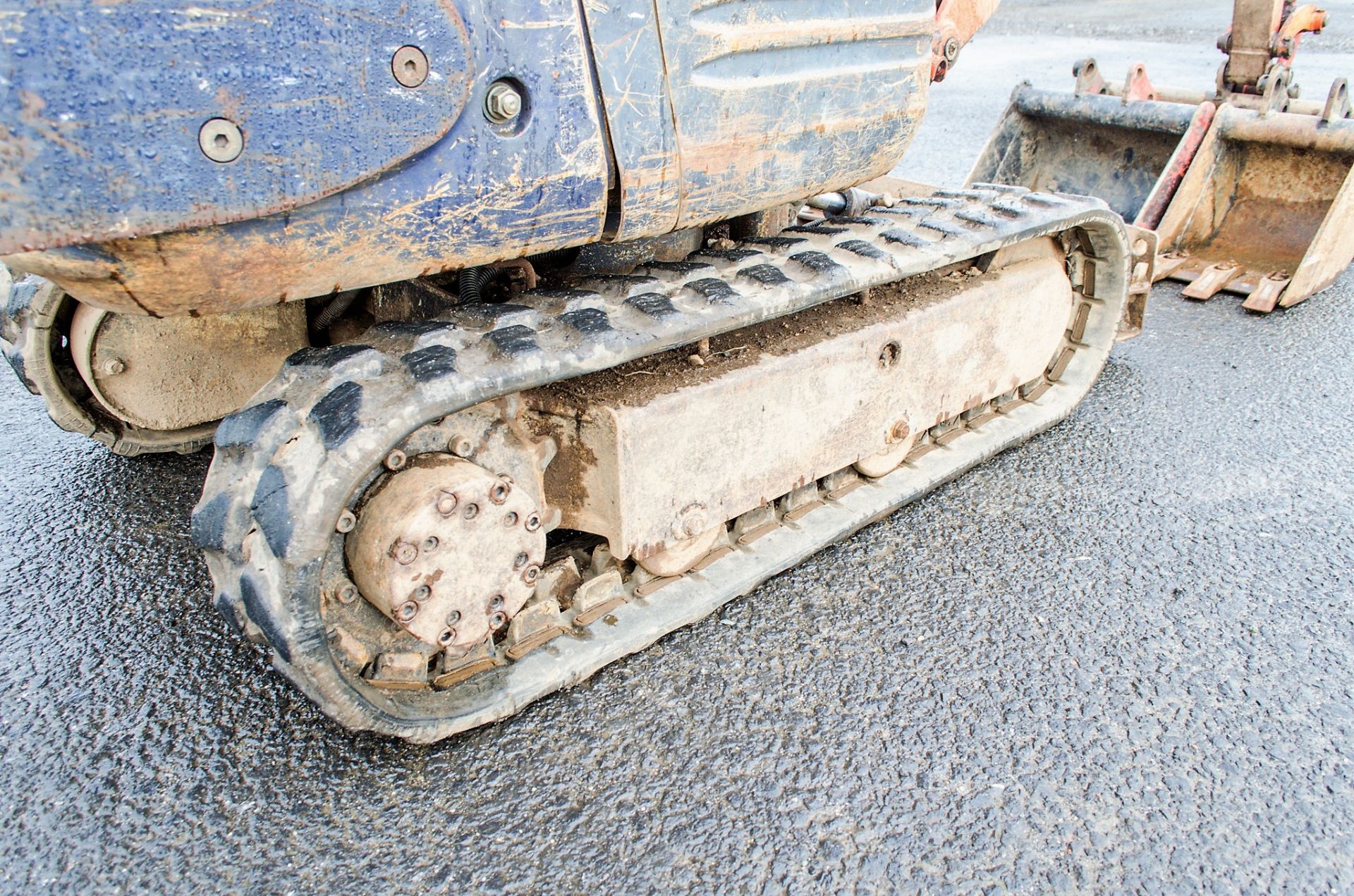 Kubota KX008-3 0.8 tonne rubber tracked micro excavator Year: 2006 S/N: Recorded Hours: 4224 - Image 9 of 17