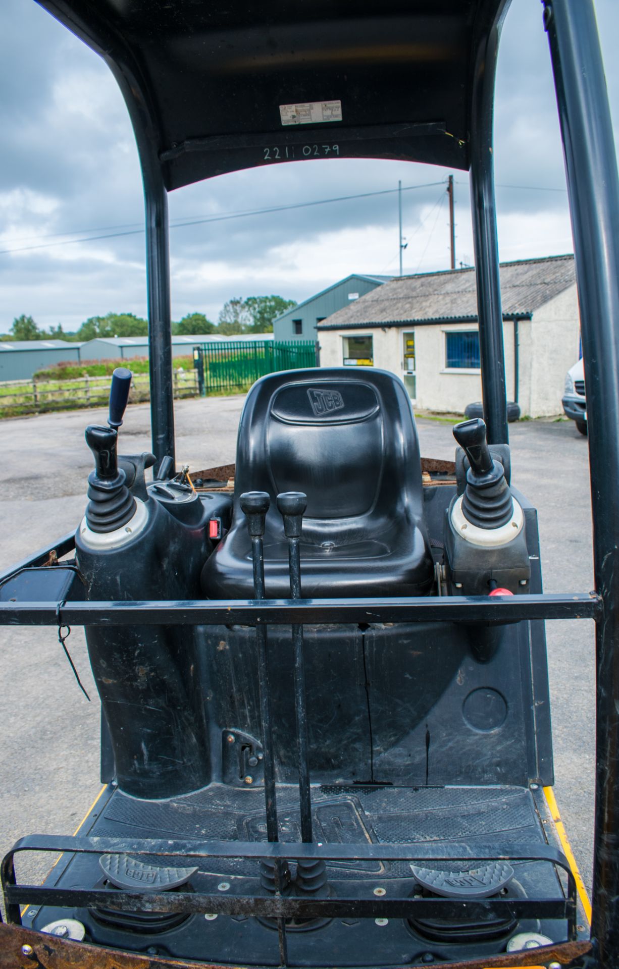 JCB 8014 CTS 1.4 tonne rubber tacked mini excavator  Year: 2014 S/N: 70495 Recorded Hour: 1706 - Image 15 of 17