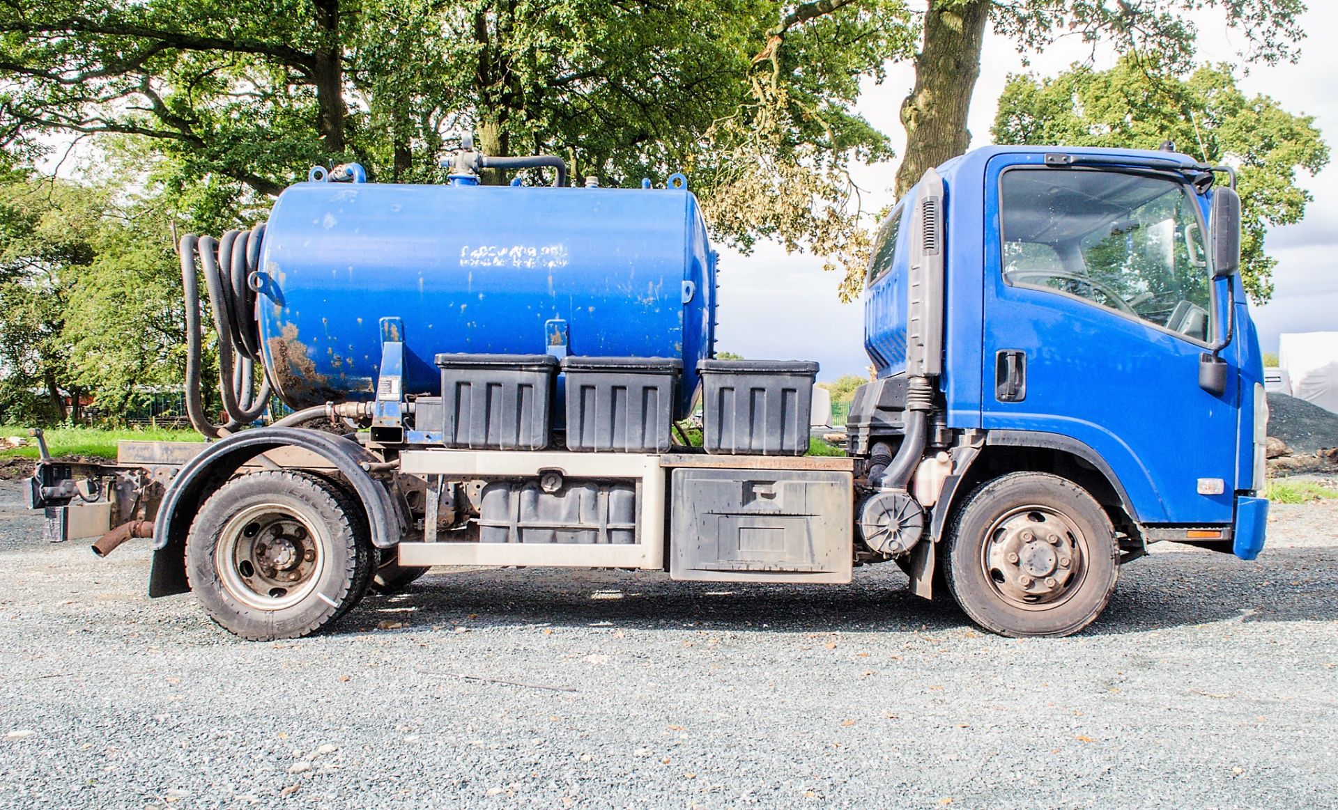 Isuzu Forward N75.190 Auto 7.5 tonne toilet tanker lorry Registration Number: WX12 BBF Date of - Image 7 of 18