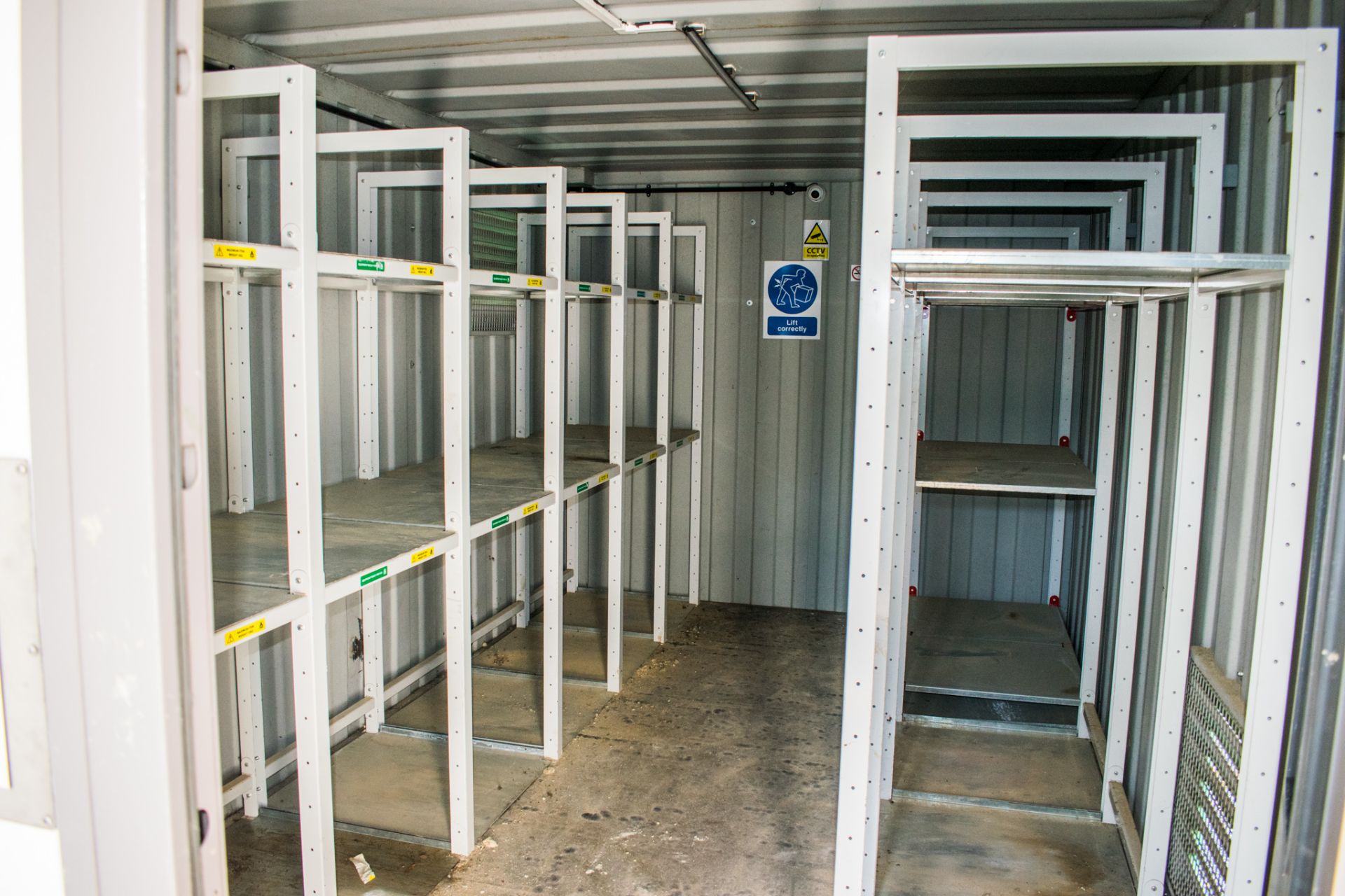 21ft x 9ft steel tool storage site unit Comprising of: Lobby and tool store room  c/w: Electronic - Image 7 of 10