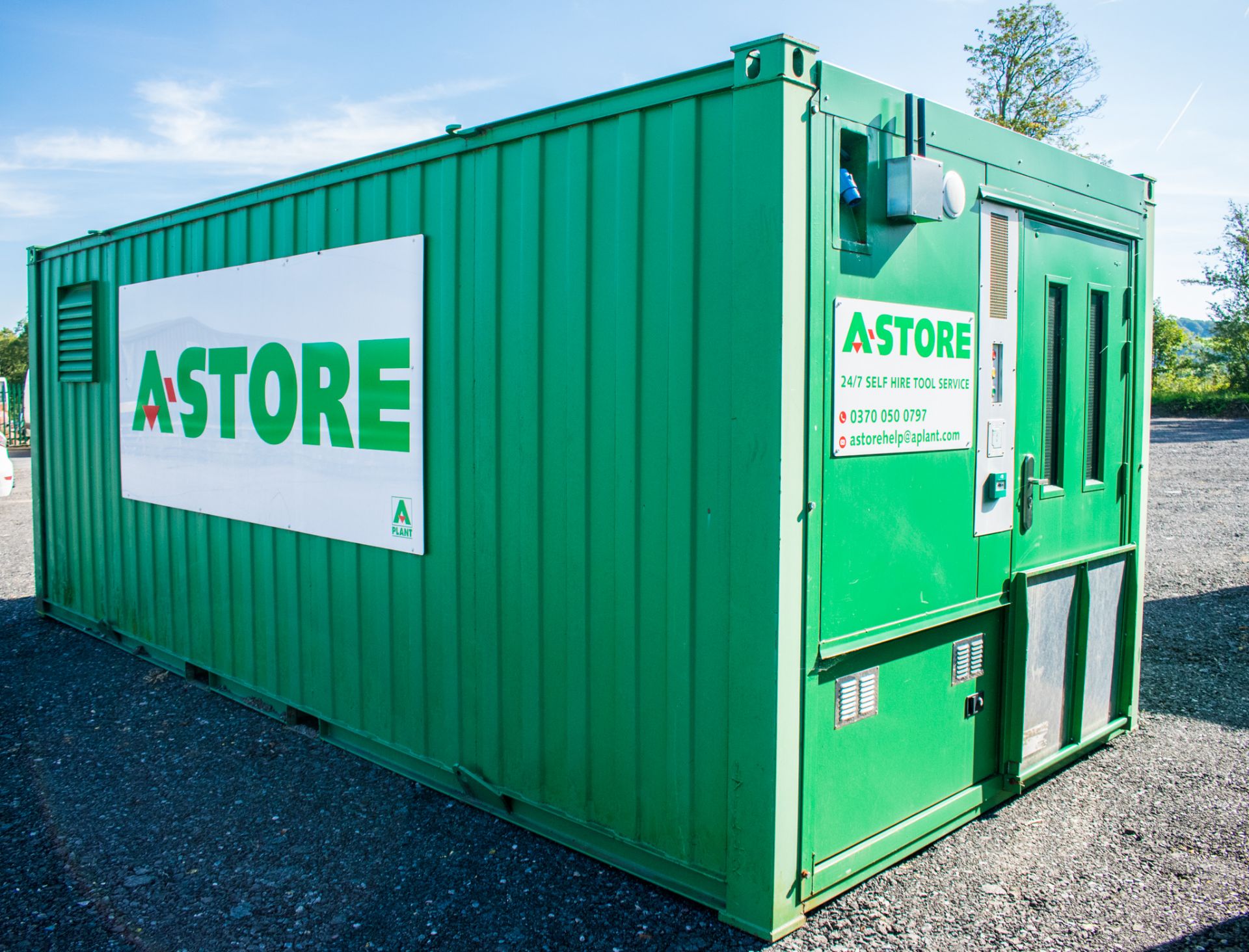 21ft x 9ft steel tool storage site unit Comprising of: Lobby and tool store room  c/w: Electronic - Image 4 of 8