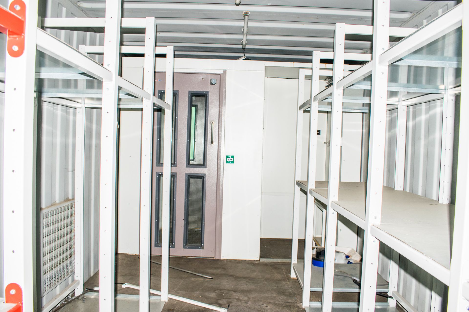 21ft x 9ft steel tool storage site unit Comprising of: Lobby and tool store room  c/w: Electronic - Image 8 of 8