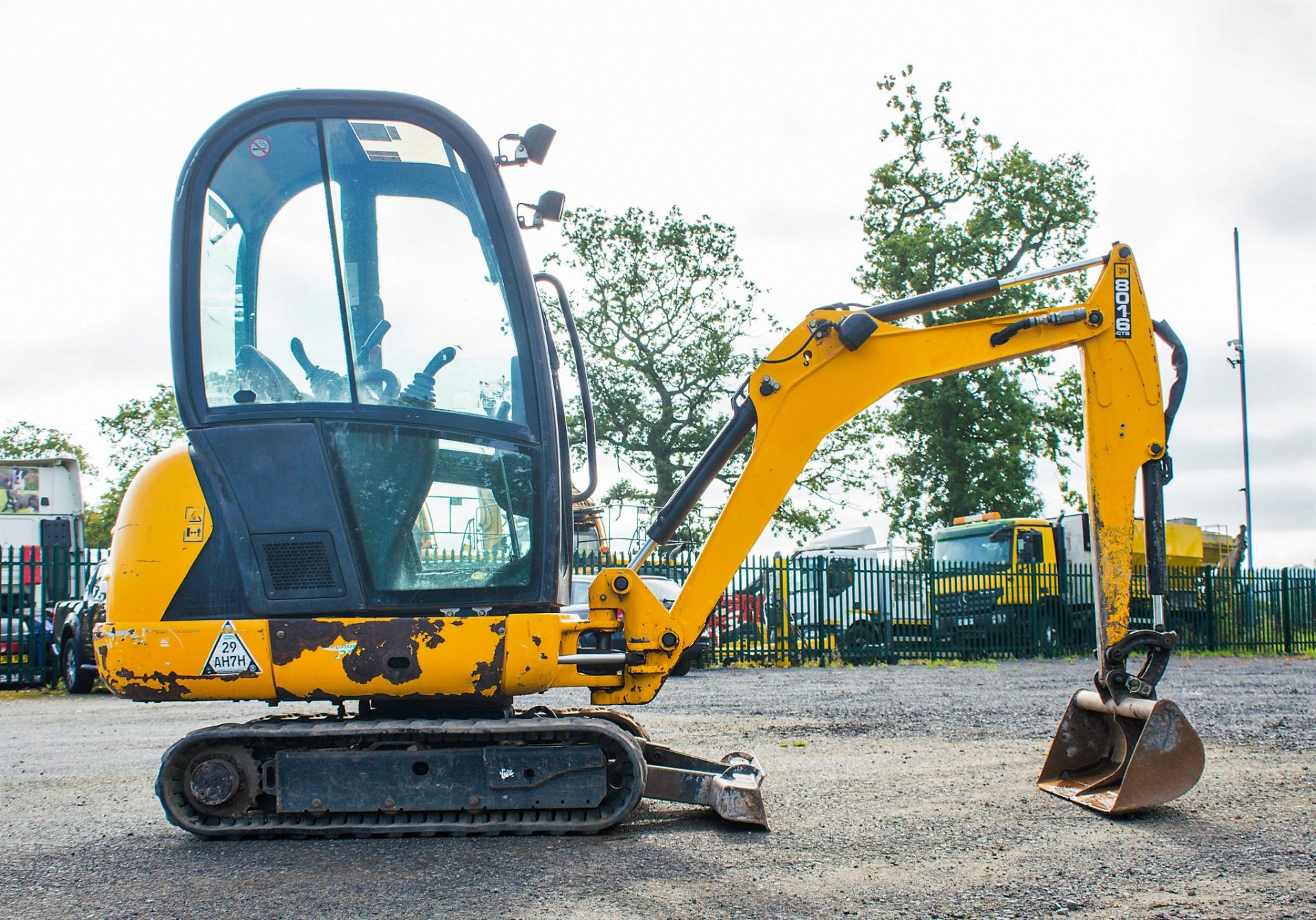 JCB 8016 1.6 tonne rubber tracked mini excavator  Year: 2013 S/N: 2071336 Recorded Hours: 1890 - Image 7 of 18