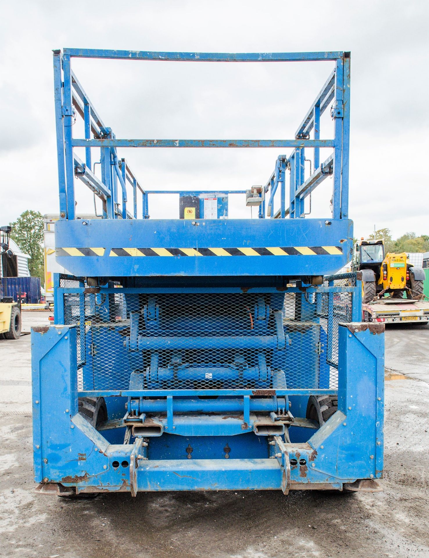 Genie GS4390 43 ft Rough Terrain 4 x 4 diesel driven mobile scissor lift access platform Year: - Bild 6 aus 13