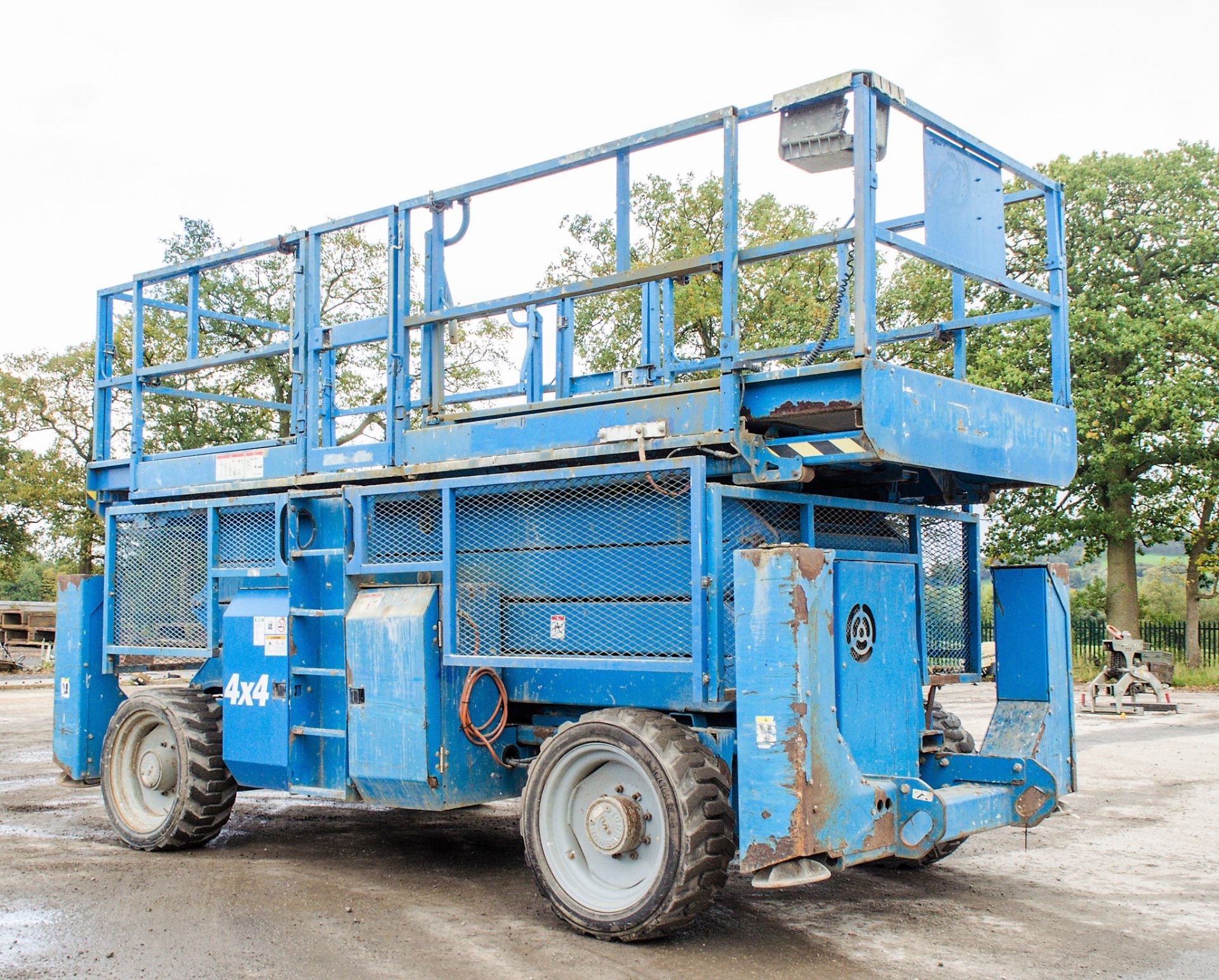 Genie GS4390 43 ft Rough Terrain 4 x 4 diesel driven mobile scissor lift access platform Year: - Bild 4 aus 13