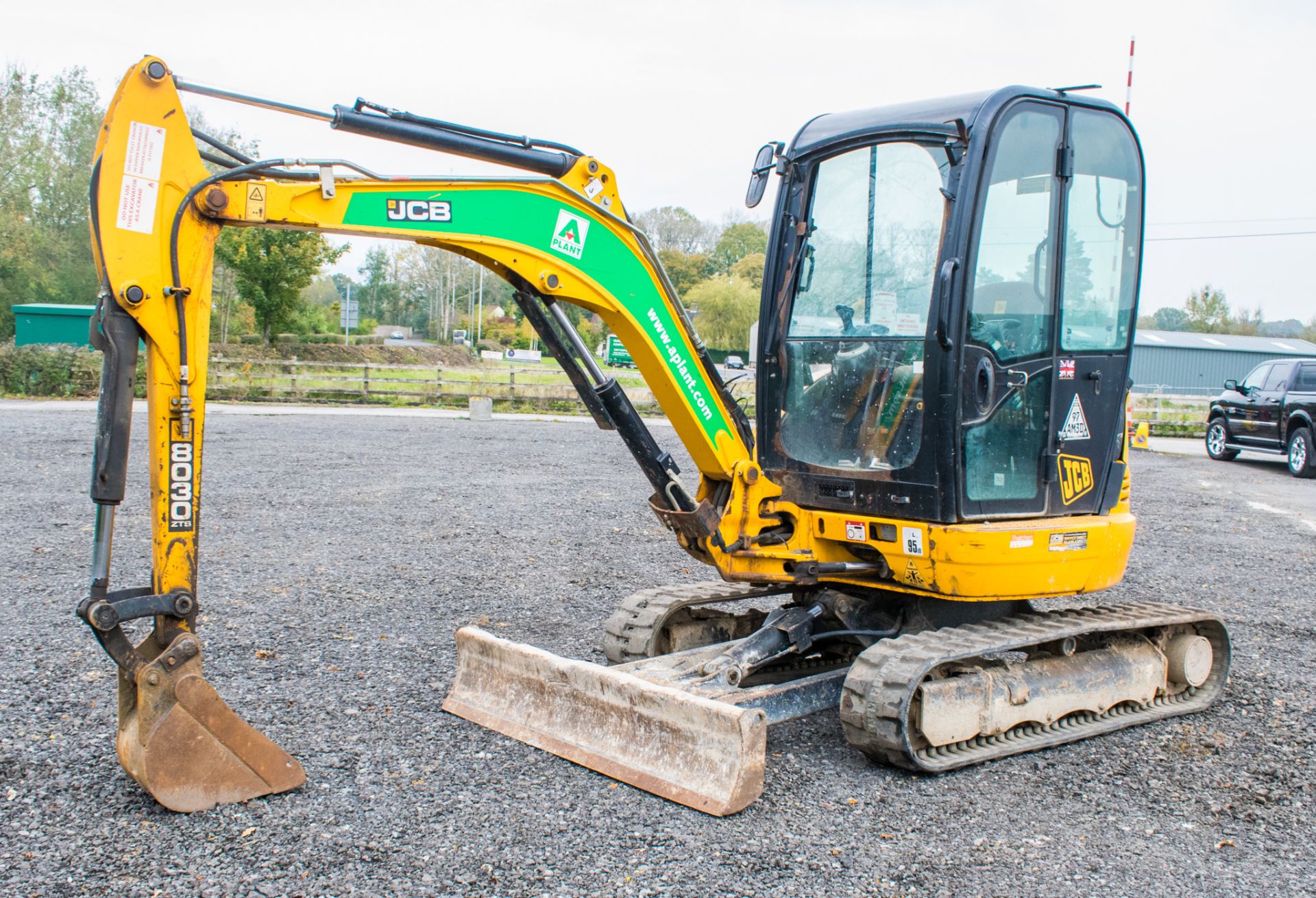 JCB 8030 ZTS 3 tonne rubber tracked zero tail swing mini excavator Year: 2015 S/N: 2432318