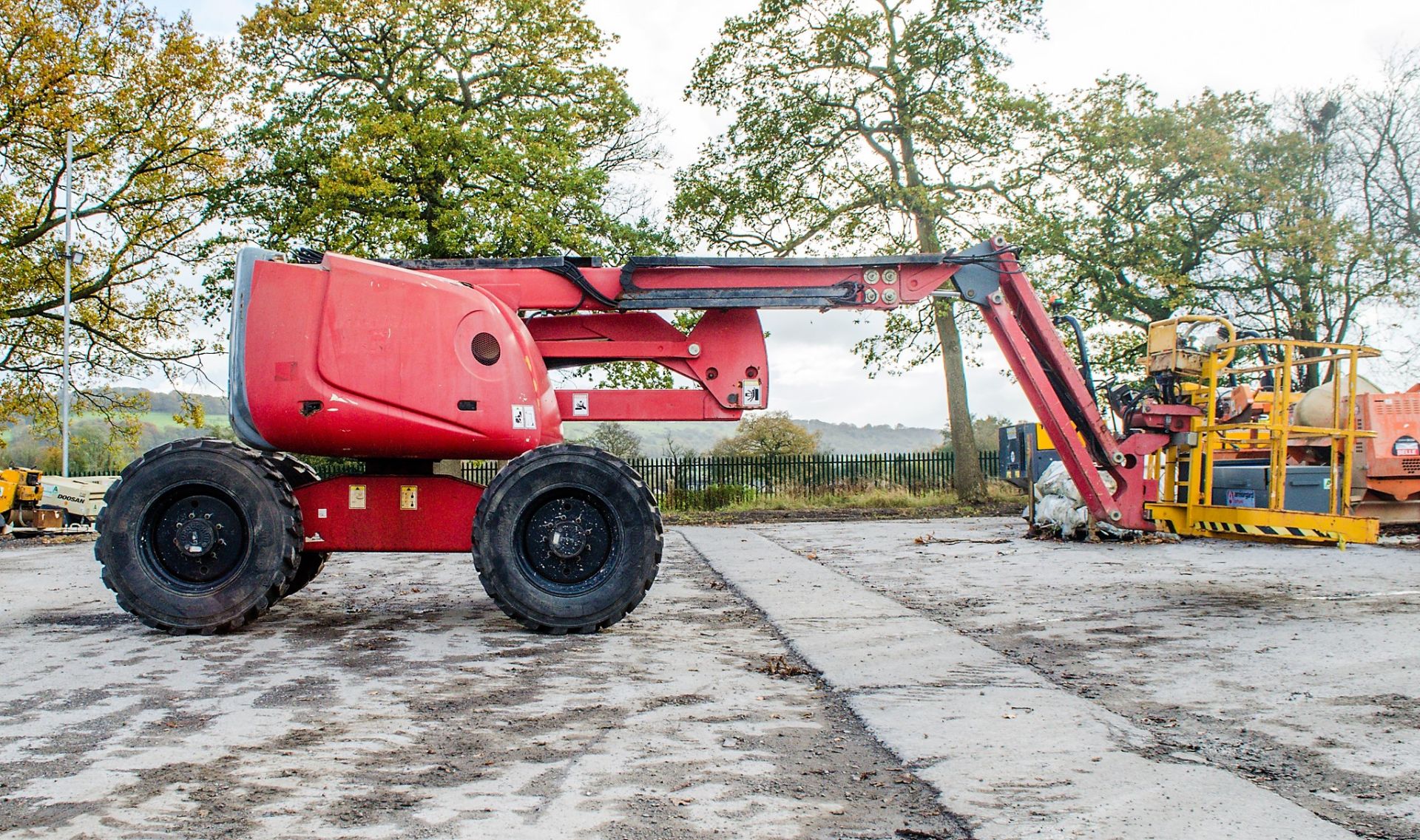 Haulotte HA16PX diesel driven 4WD rough terrain articulated boom access platform Year: 2007 S/N: - Image 8 of 17