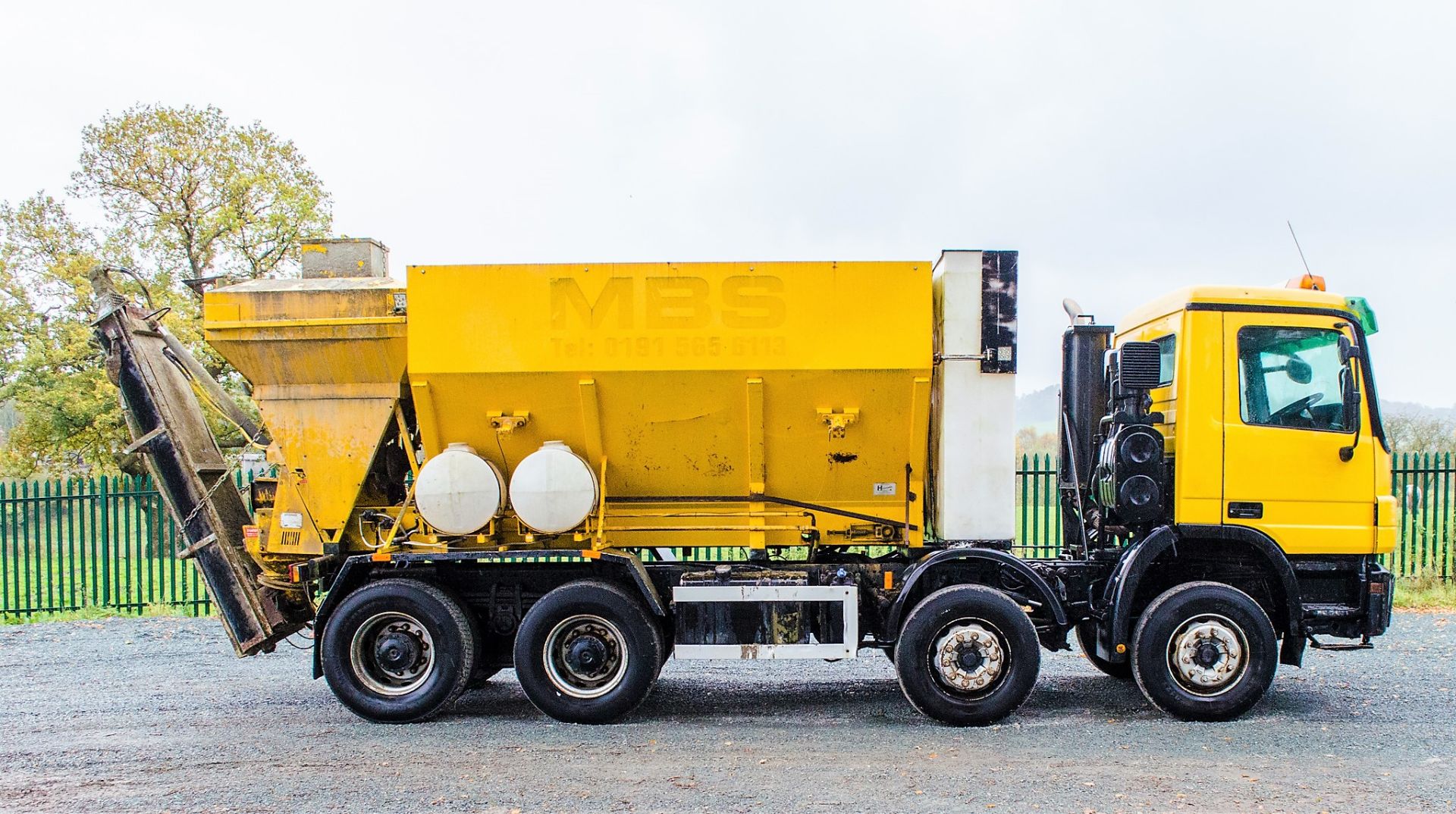 Mercedes Benz Actros manual 32 tonne 8 wheel volumetric mixer wagon Registration Number: GN57 ONT - Image 7 of 20