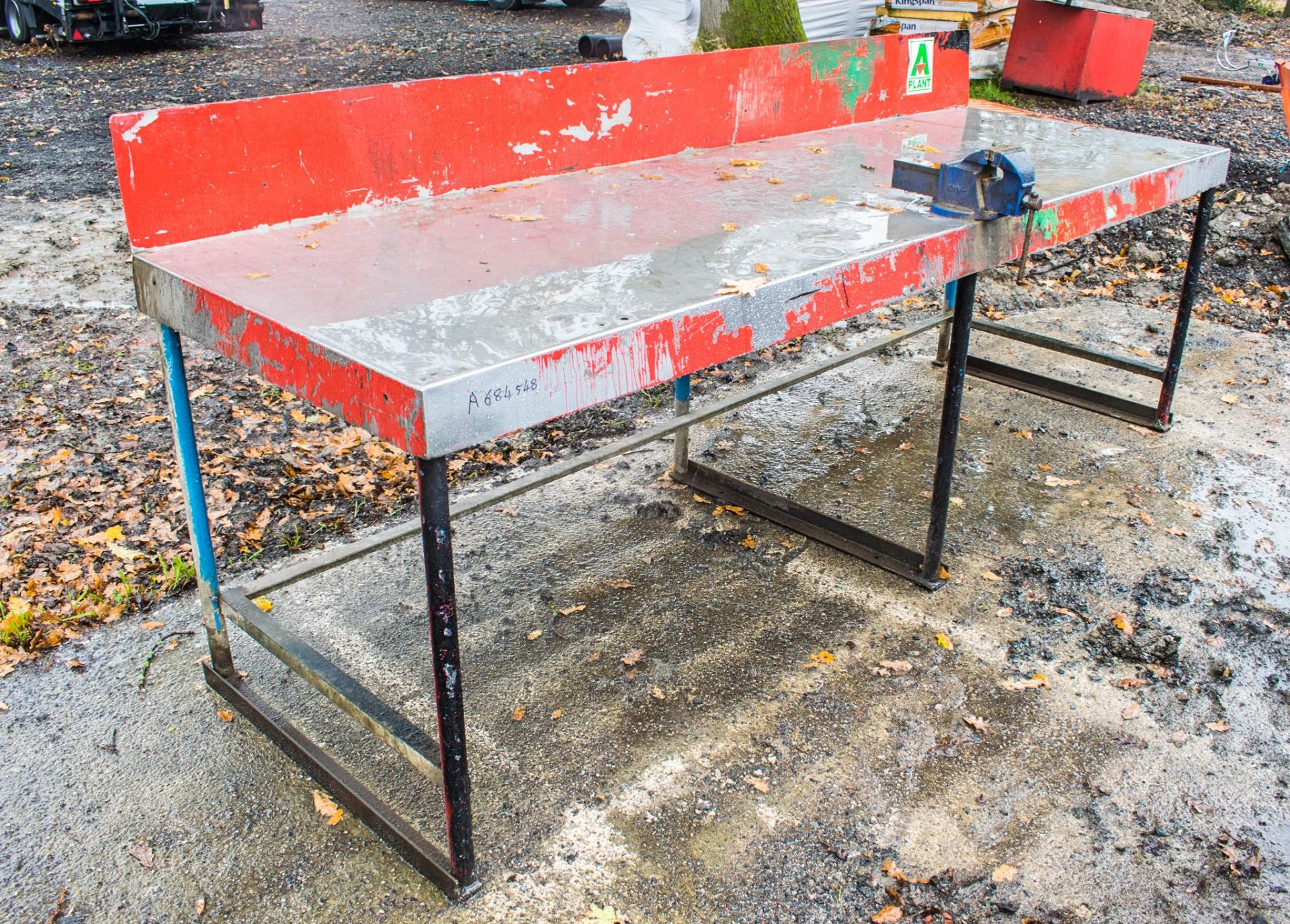 Steel work bench c/w engineers vice A684548