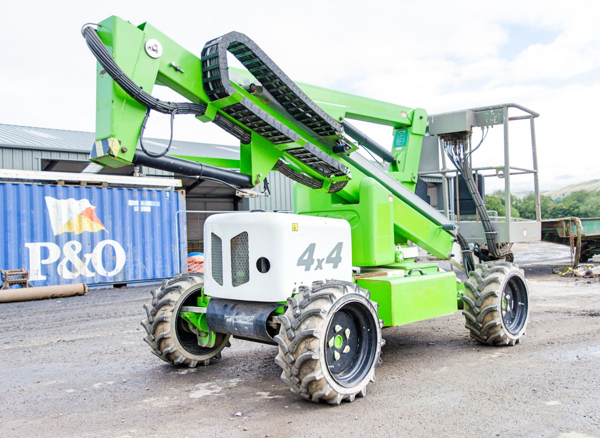 Nifty HR12 4WD diesel driven articulated boom access platform Year: 2014 S/N: 29136 A644582 - Image 3 of 13