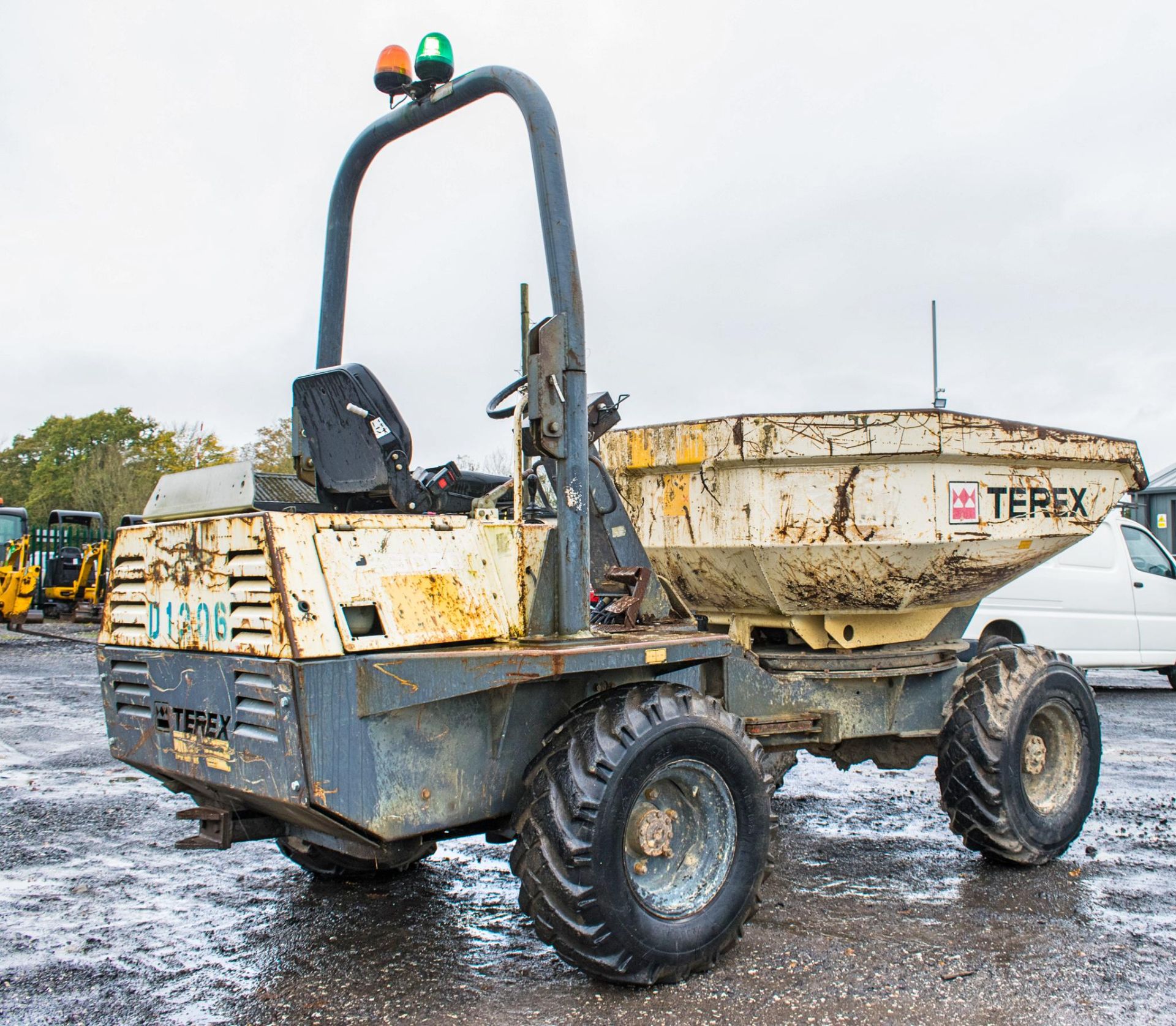 Benford 3 tonne swivel skip dumper Year: 2007 S/N: E709FS372 Recorded Hours: 2928 D1306 - Image 3 of 18