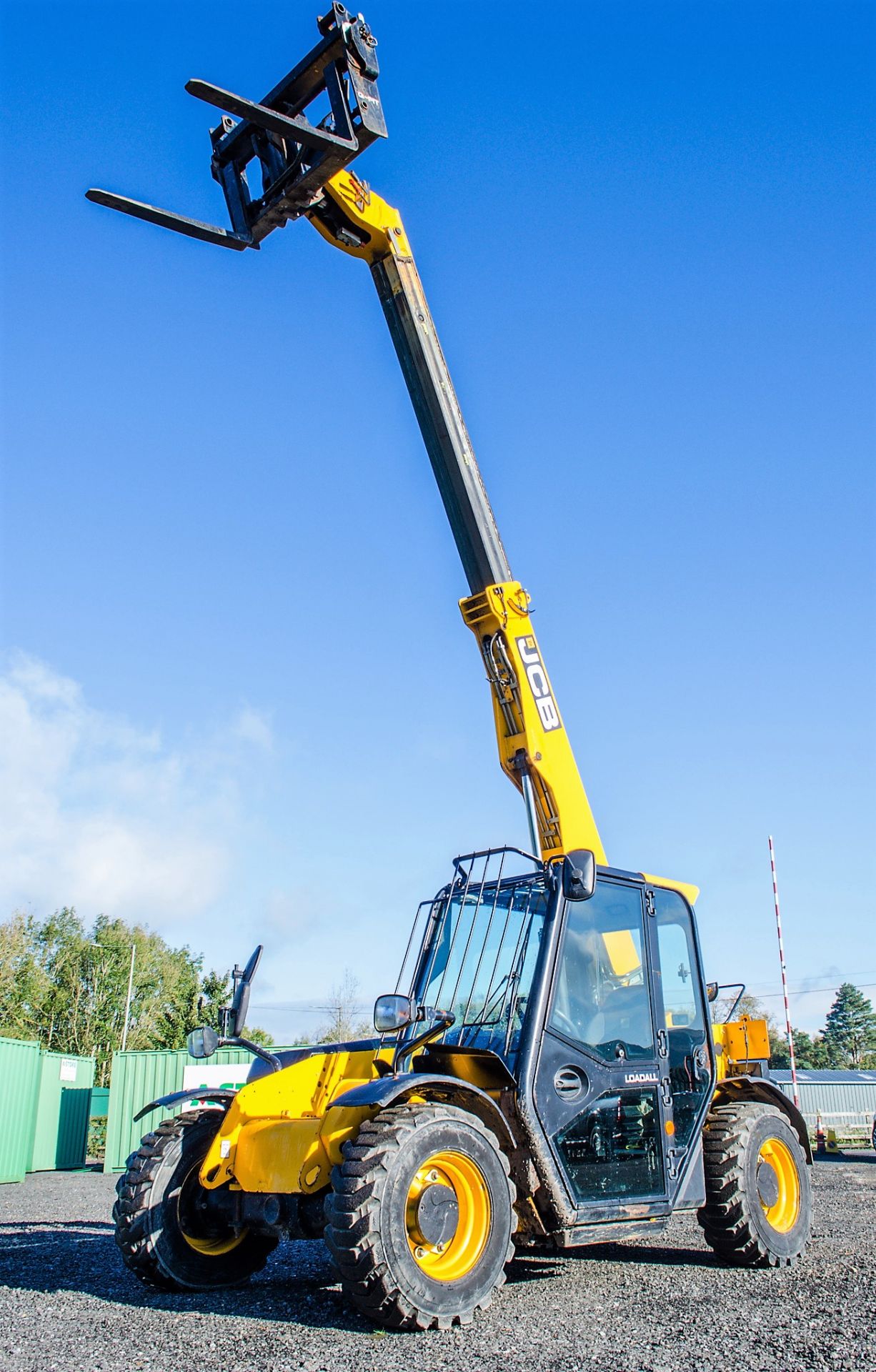 JCB 525-60 Hi-Viz 6 metre telescopic handler Registration Number: MT17 UOS Year: 2017 S/N: 2458156 - Image 10 of 22