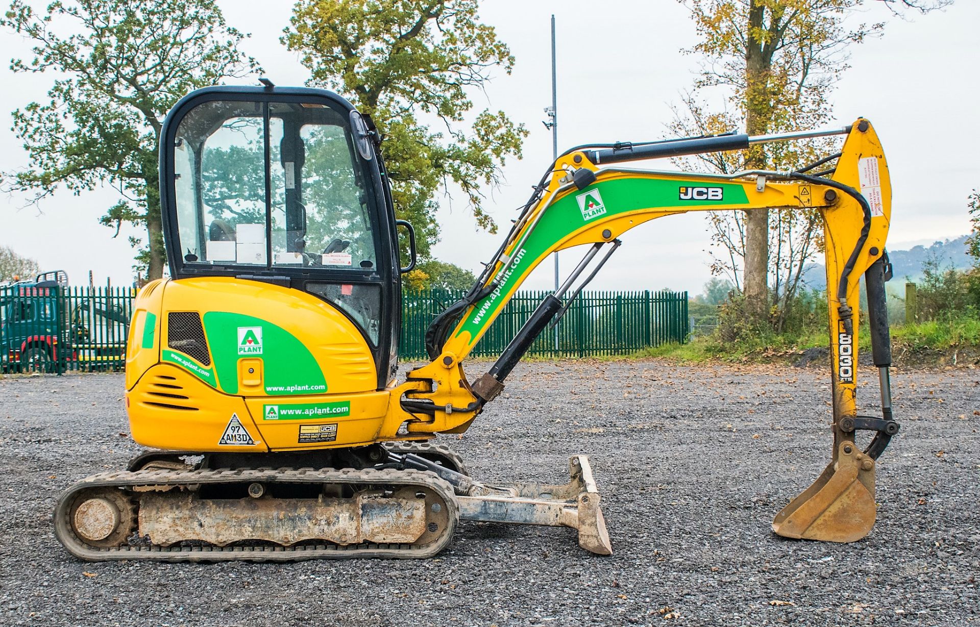 JCB 8030 ZTS 3 tonne rubber tracked zero tail swing mini excavator Year: 2015 S/N: 2432318 - Image 7 of 19