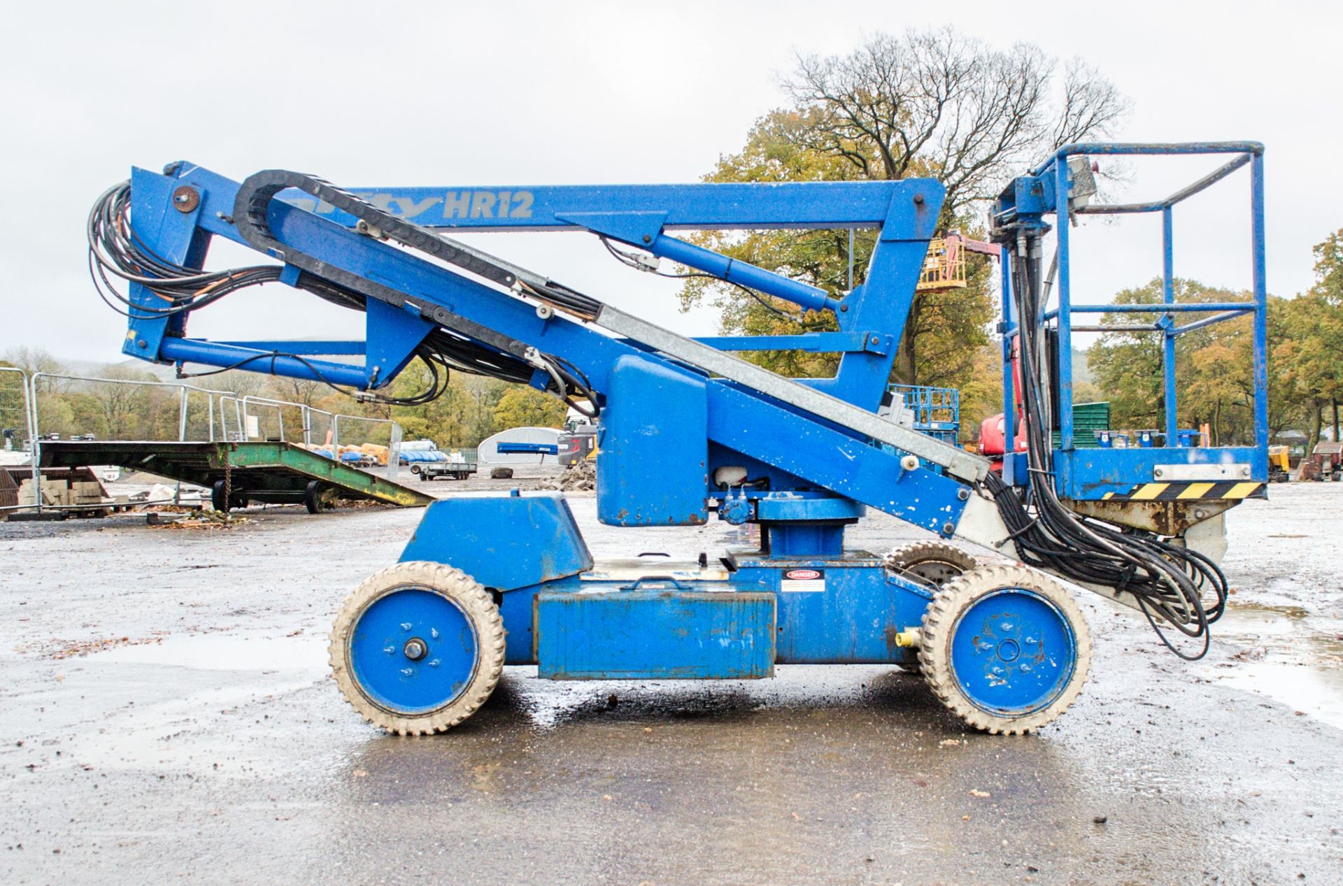 Nifty HR12 NDE 12 metre battery/diesel articulated boom access platform Year: 2008 S/N: 17679 - Image 6 of 12