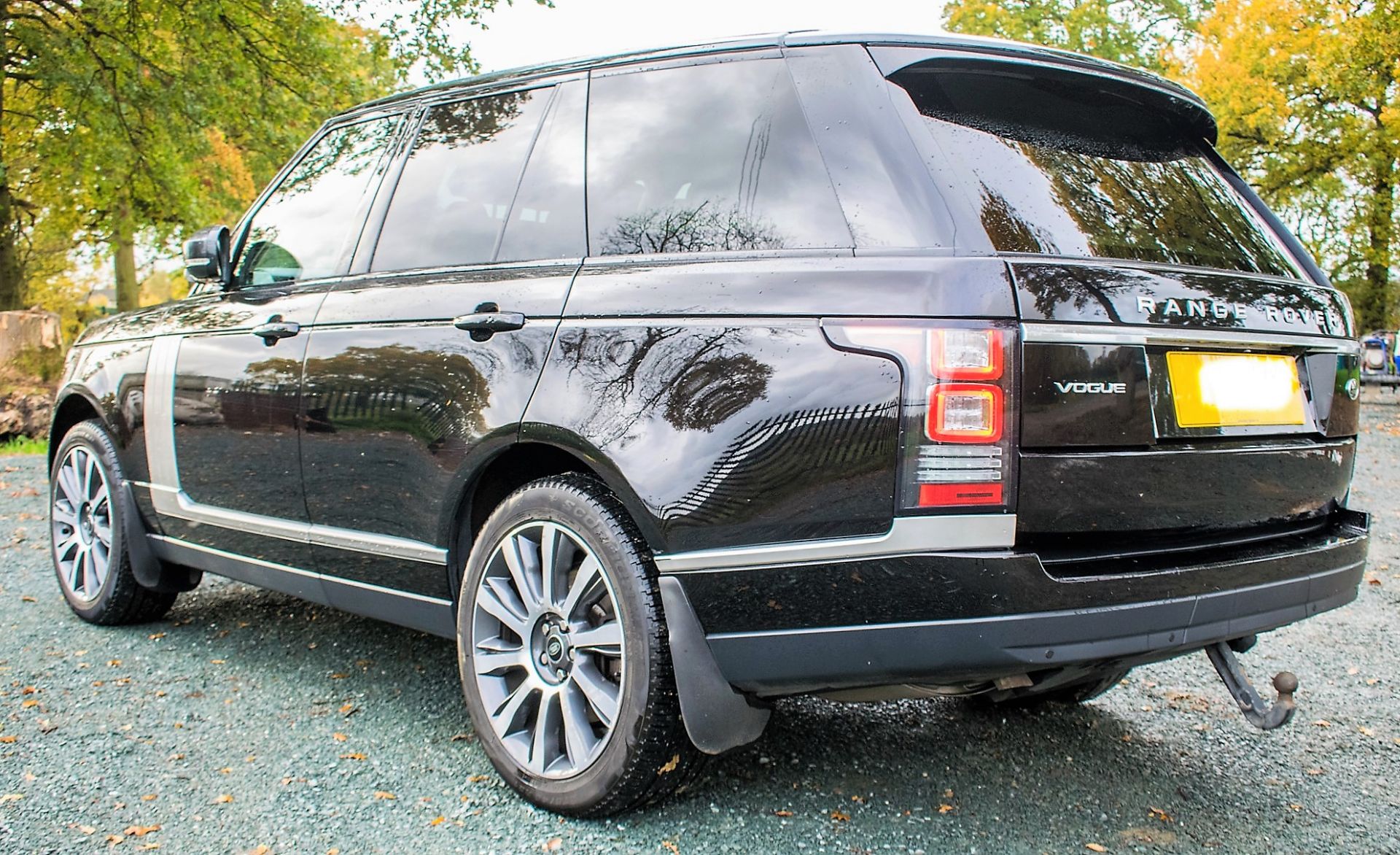 Range Rover Vogue TDV6 diesel automatic 4WD 5 door estate car Registration Number: PE15 MVS Date - Image 3 of 29