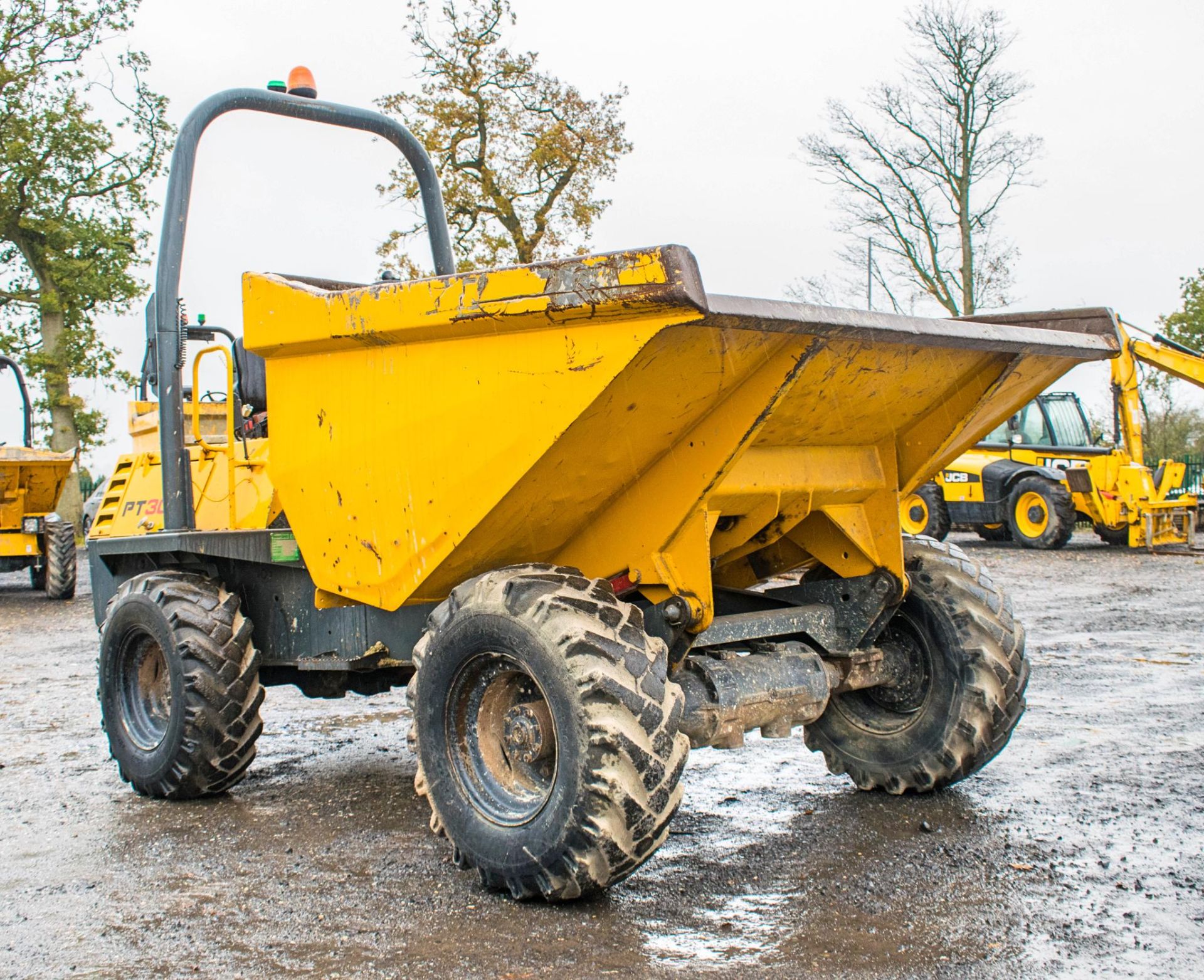 Benford 3 tonne straight skip dumper Year: 2005 S/N: E501AR001 Recorded Hours: Not displayed ( - Image 2 of 18
