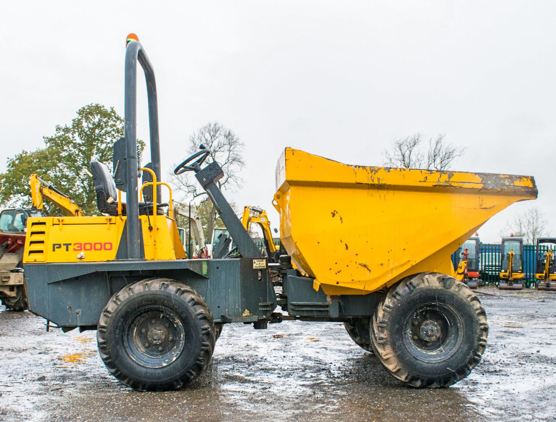 Benford 3 tonne straight skip dumper Year: 2005 S/N: E501AR001 Recorded Hours: Not displayed ( - Image 7 of 18