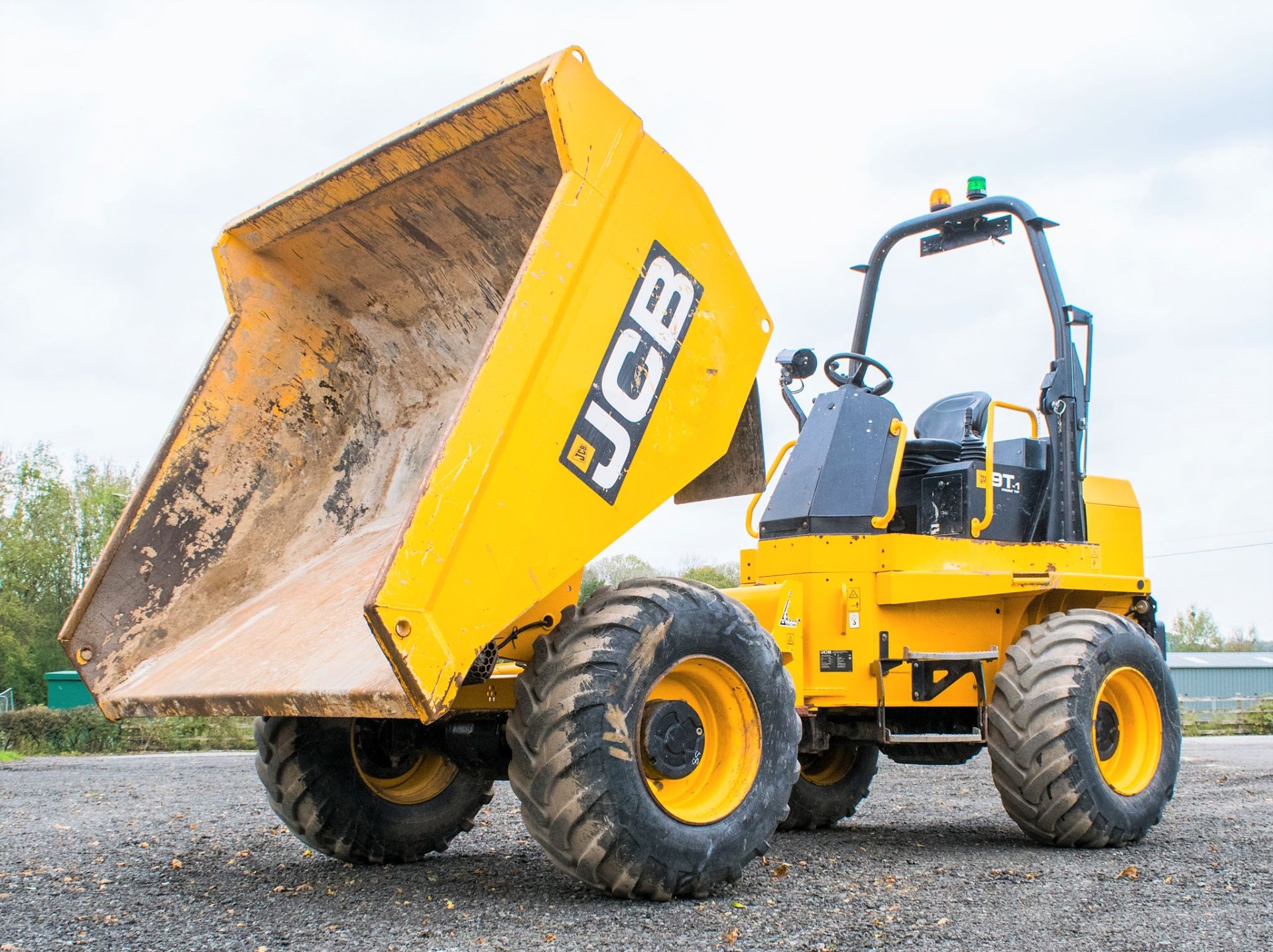 JCB 9T-1 9 tonne straight skip dumper Year: 2018 S/N: J2561073 Recorded Hours: 1015 6297 c/w Front - Image 13 of 16