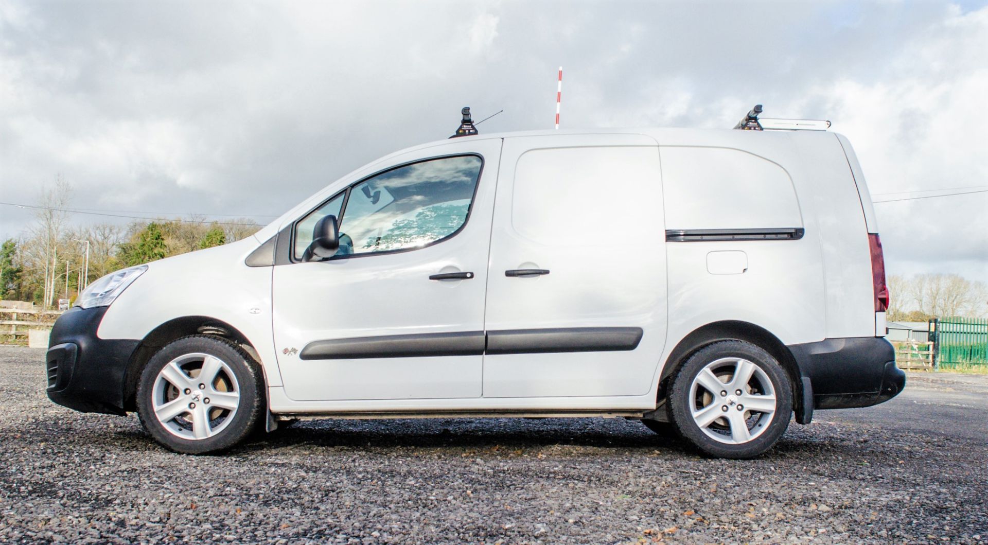 Peugeot Partner S L2 Blue HDI LWB diesel panel van Registration Number: MD17 XTX Date of - Image 7 of 23