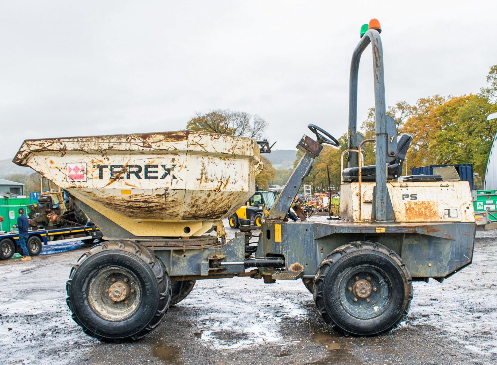 Benford 3 tonne swivel skip dumper Year: 2007 S/N: E709FS372 Recorded Hours: 2928 D1306 - Image 8 of 18