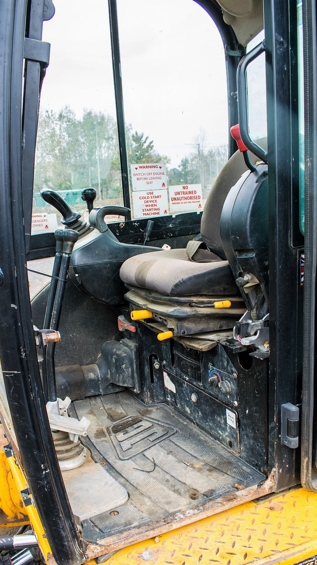 JCB 8030 ZTS 3 tonne rubber tracked zero tail swing mini excavator Year: 2015 S/N: 2432318 - Image 17 of 19