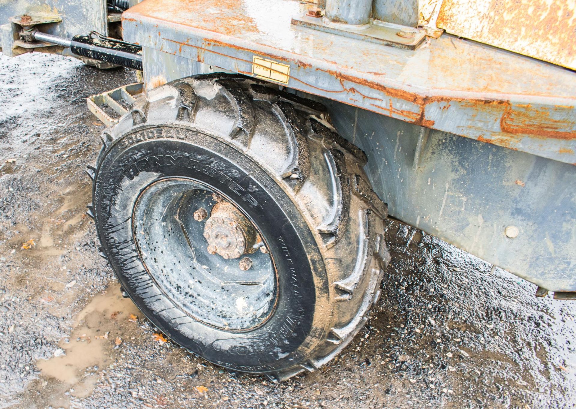 Benford 3 tonne swivel skip dumper Year: 2007 S/N: E709FS372 Recorded Hours: 2928 D1306 - Image 9 of 18