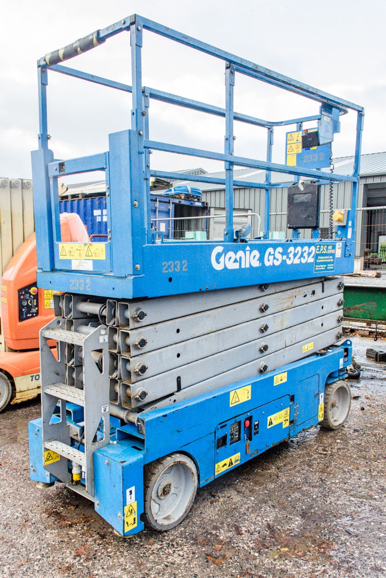 Genie GS3232 32 ft battery electric scissor lift access platform Year: 2015 S/N: 138814 Recorded