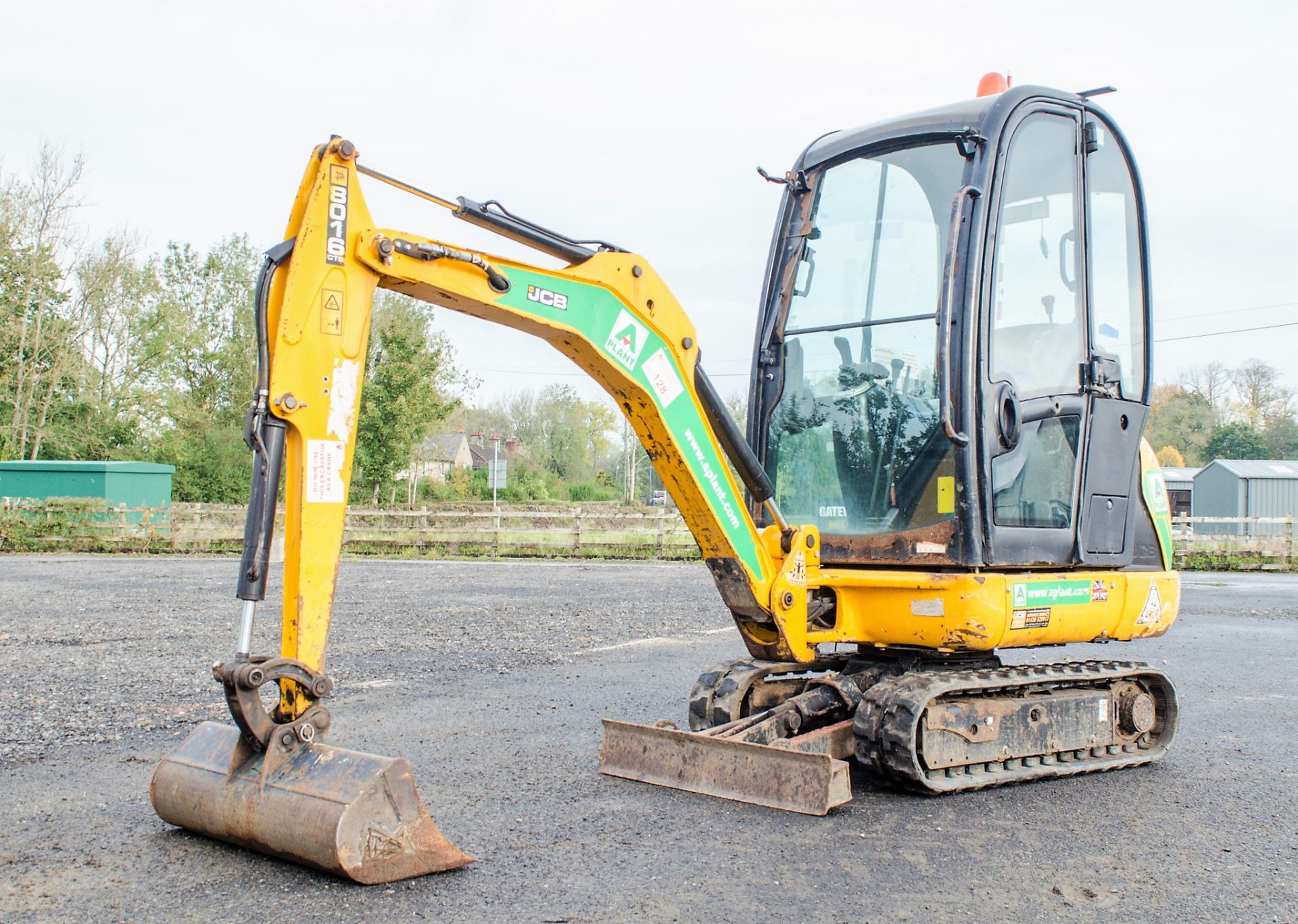 JCB 801.6 CTS 1.5 tonne rubber tracked mini excavator Year: 2014 S/N: 2071611 Recorded Hours: 1927